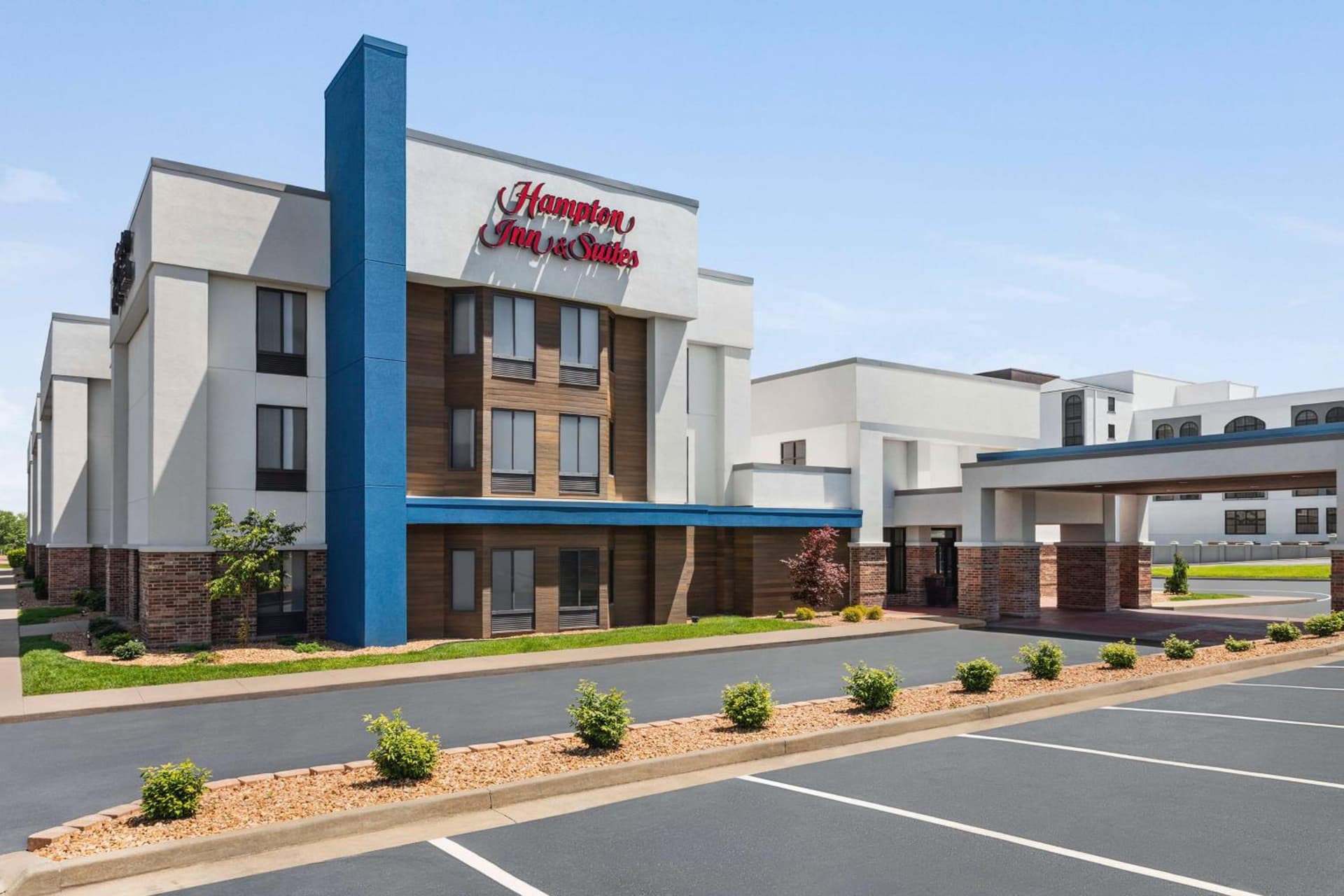 Hampton Inn & Suites Springfield interior in Springfield, MO — gallery photo 2