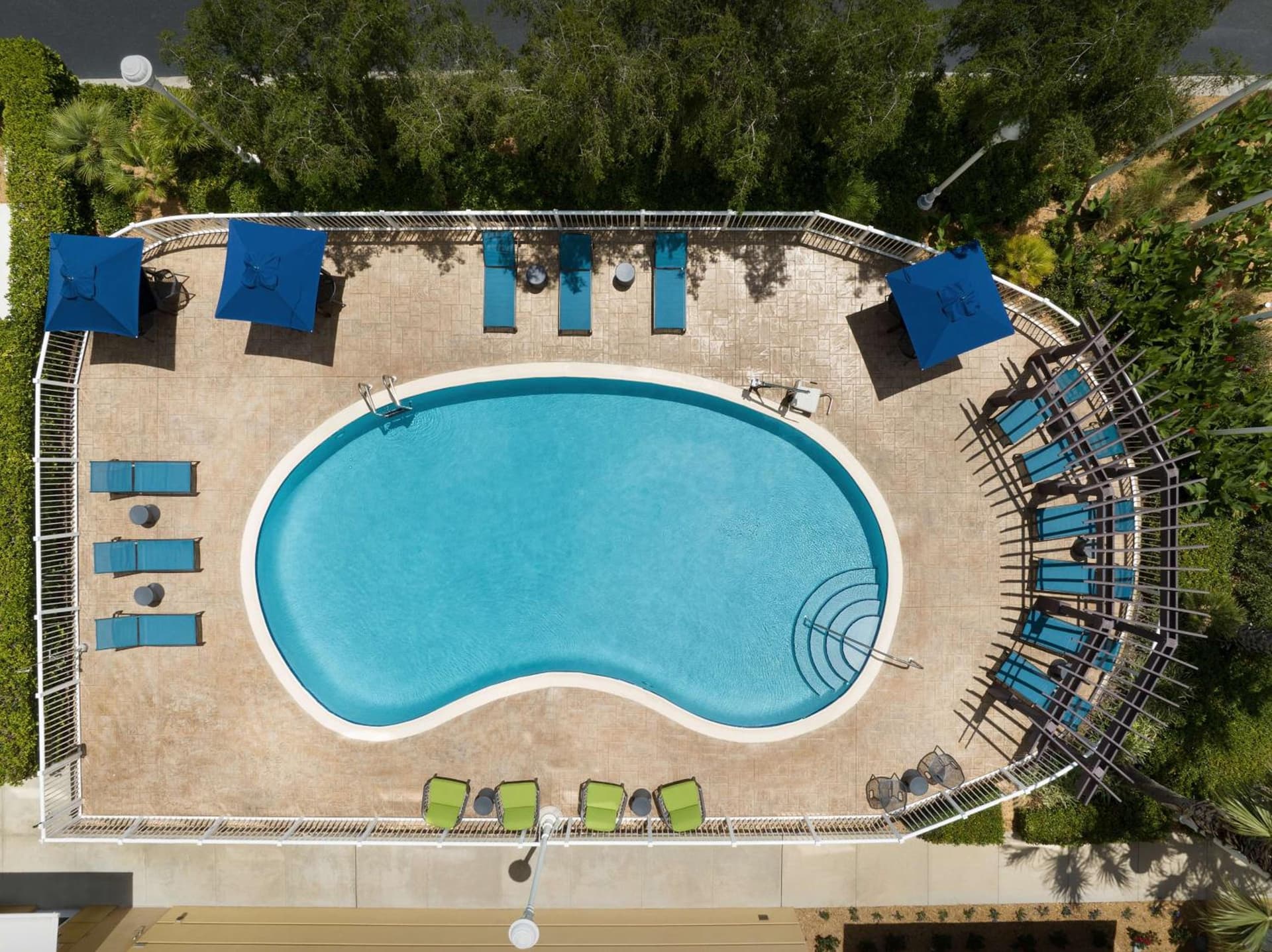 Hampton Inn & Suites Orlando North Altamonte Springs interior in Orlando, FL — gallery photo 2