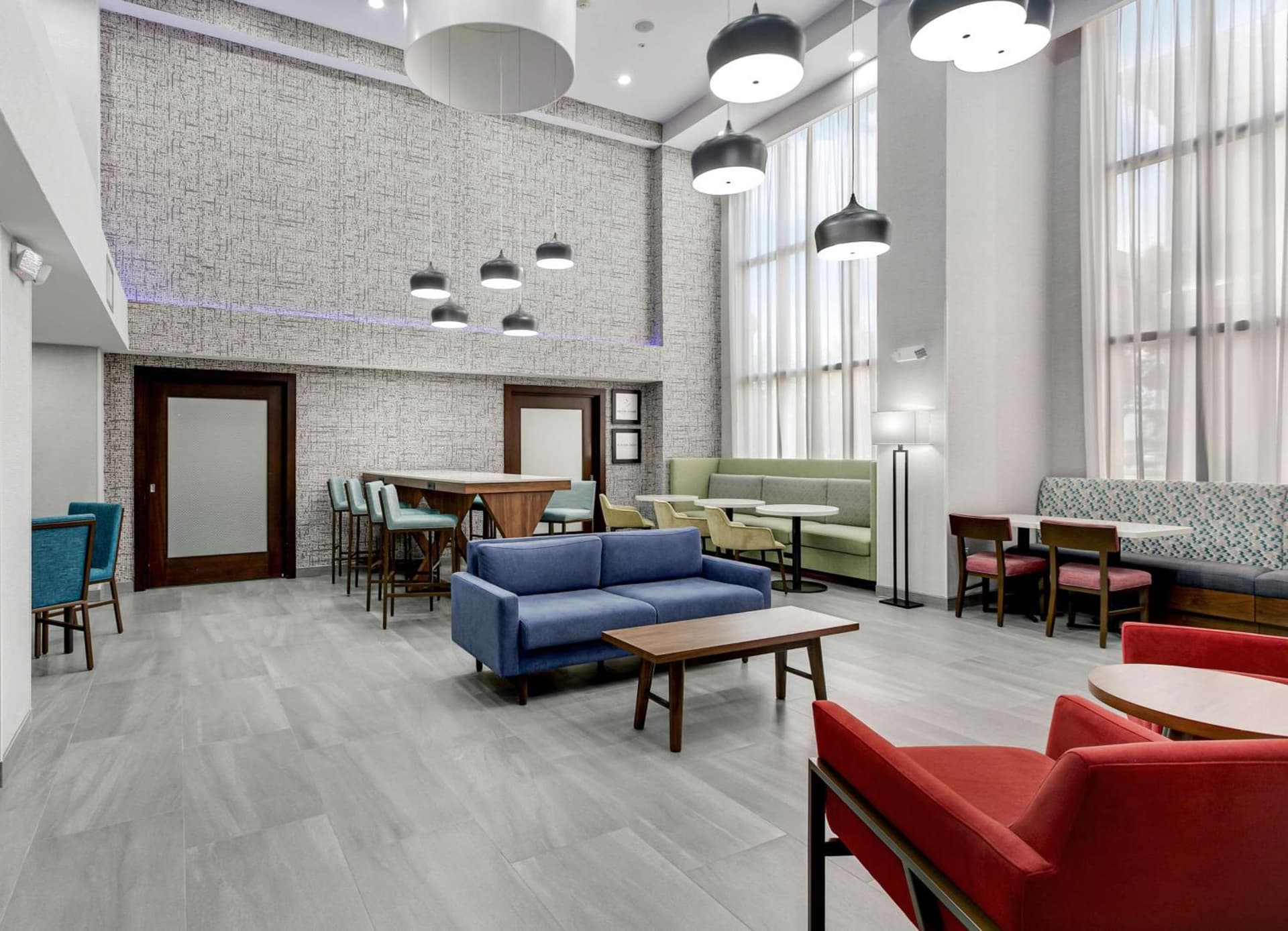 Hampton Inn Houston-Pearland, TX interior in Pearland, TX — gallery photo 2
