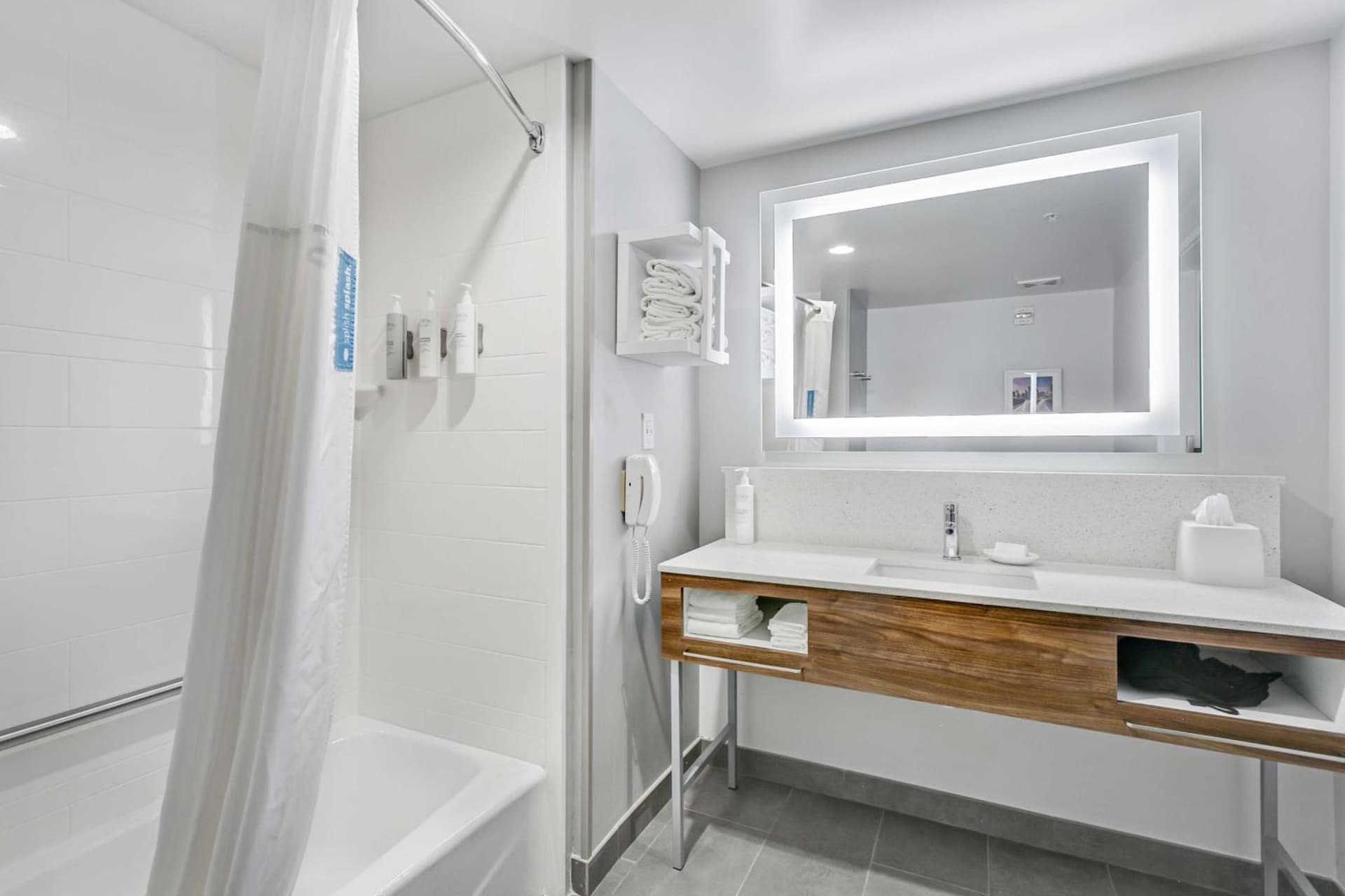 Hampton Inn Houston-Pearland, TX gallery photo in Pearland, TX — image 13