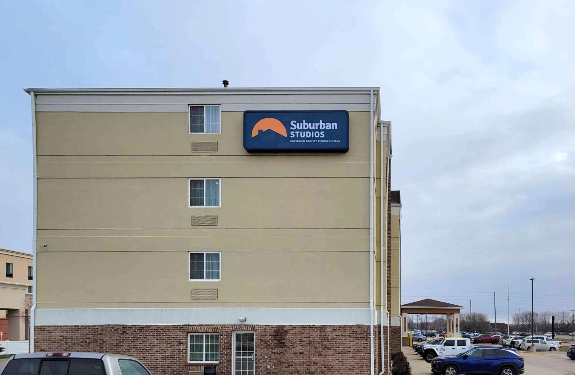 Suburban Studios Waterloo featured exterior or lobby in Waterloo, IA — similar hotel