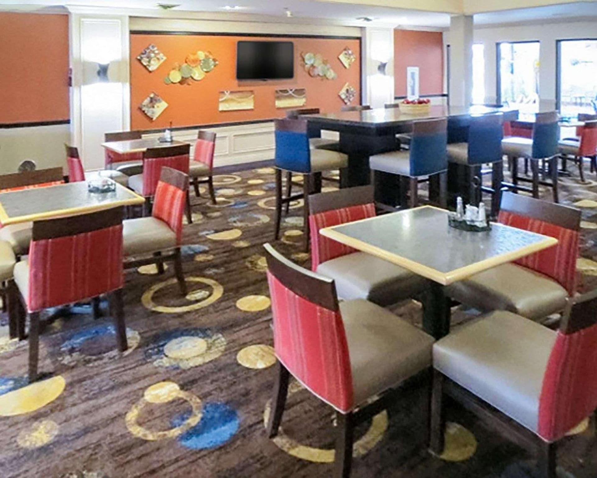 Comfort Suites Fort Wayne - Southwest interior in Fort Wayne, IN — gallery photo 2
