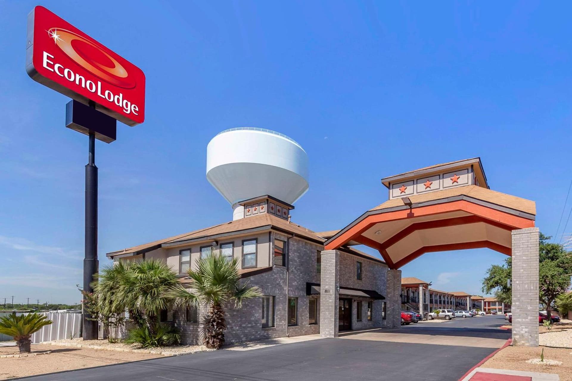 Econo Lodge Near Lackland Air Force Base-SeaWorld featured exterior or lobby in San Antonio, TX — similar hotel