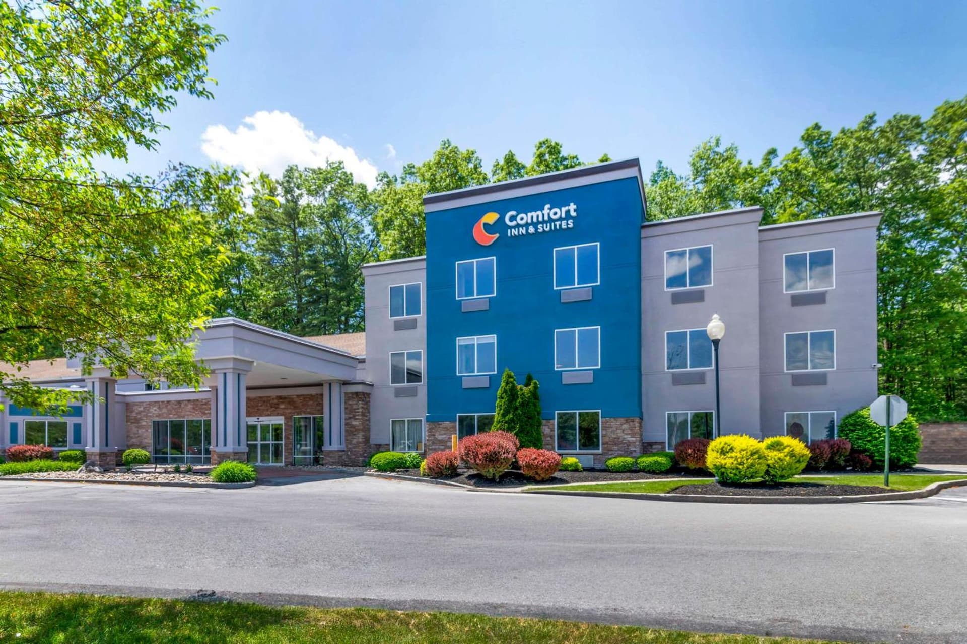 Comfort Inn & Suites Saratoga Springs property views in Saratoga Springs, NY — gallery photo 3