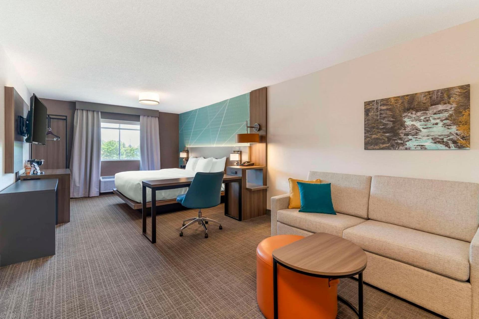 Comfort Inn & Suites Saratoga Springs interior in Saratoga Springs, NY — gallery photo 2