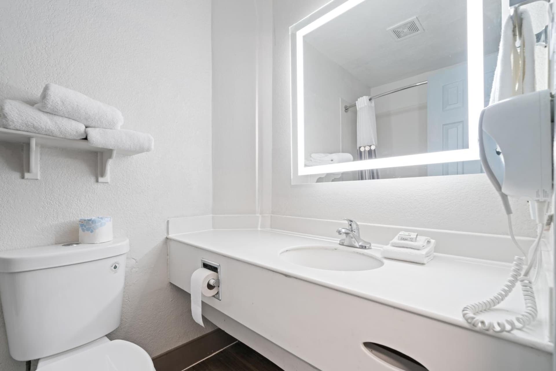 La Quinta Inn by Wyndham Corpus Christi North gallery photo in Corpus Christi, TX — image 76