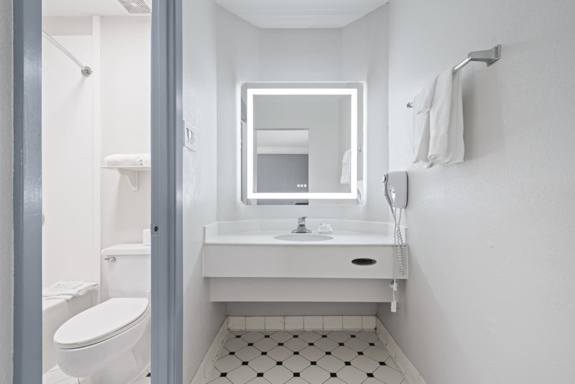 La Quinta Inn by Wyndham Corpus Christi North gallery photo in Corpus Christi, TX — image 53