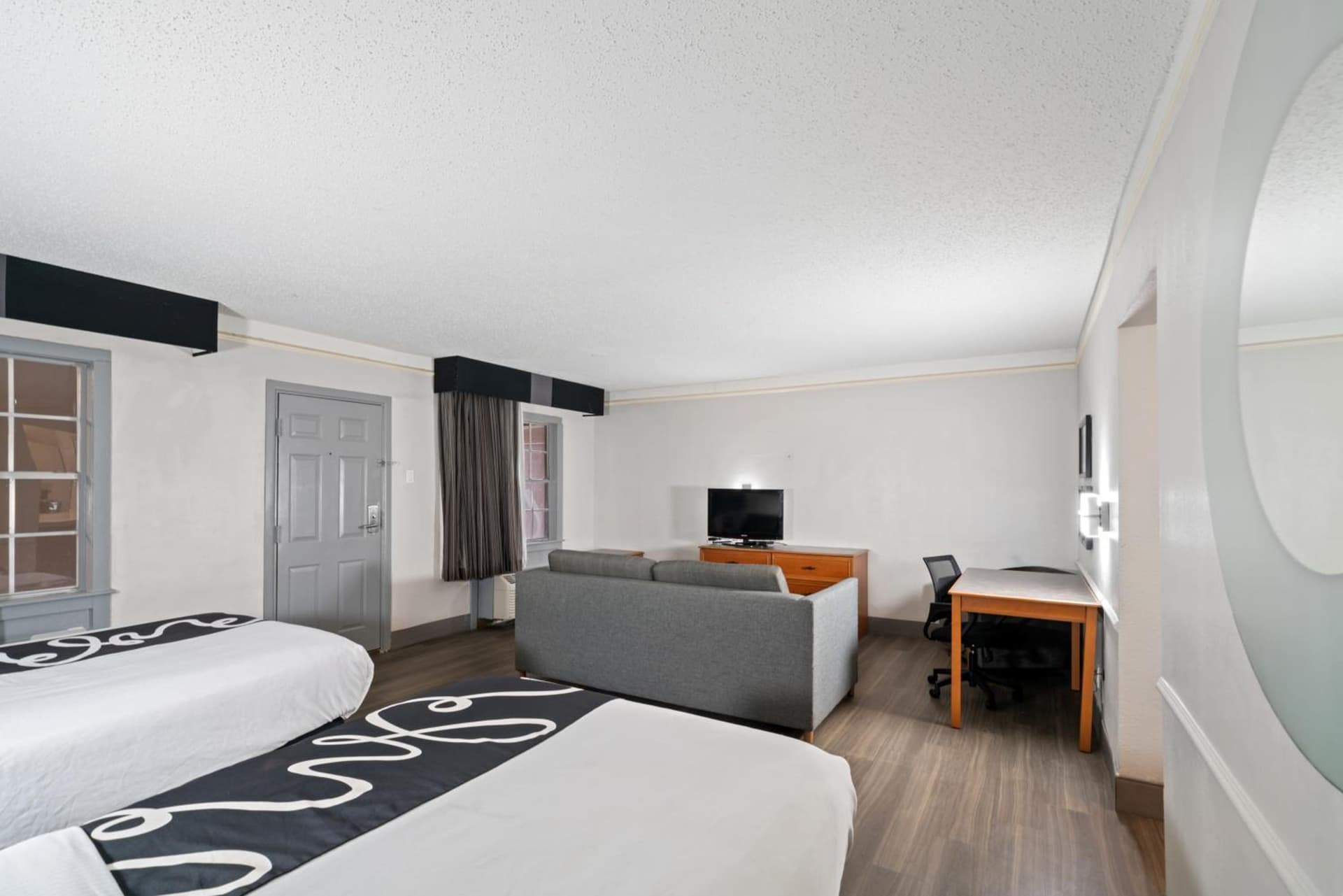 La Quinta Inn by Wyndham Corpus Christi North gallery photo in Corpus Christi, TX — image 96