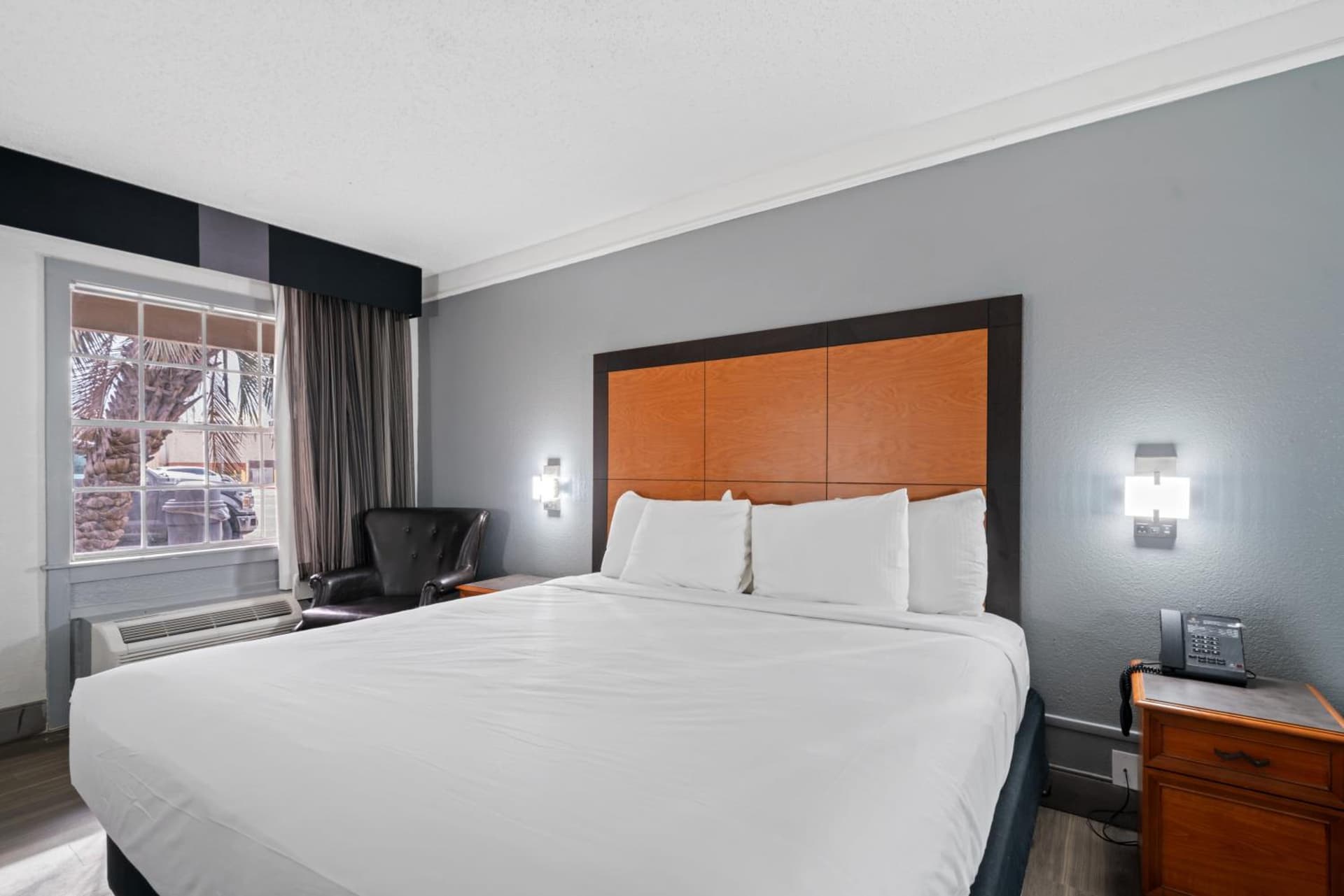 La Quinta Inn by Wyndham Corpus Christi North gallery photo in Corpus Christi, TX — image 129