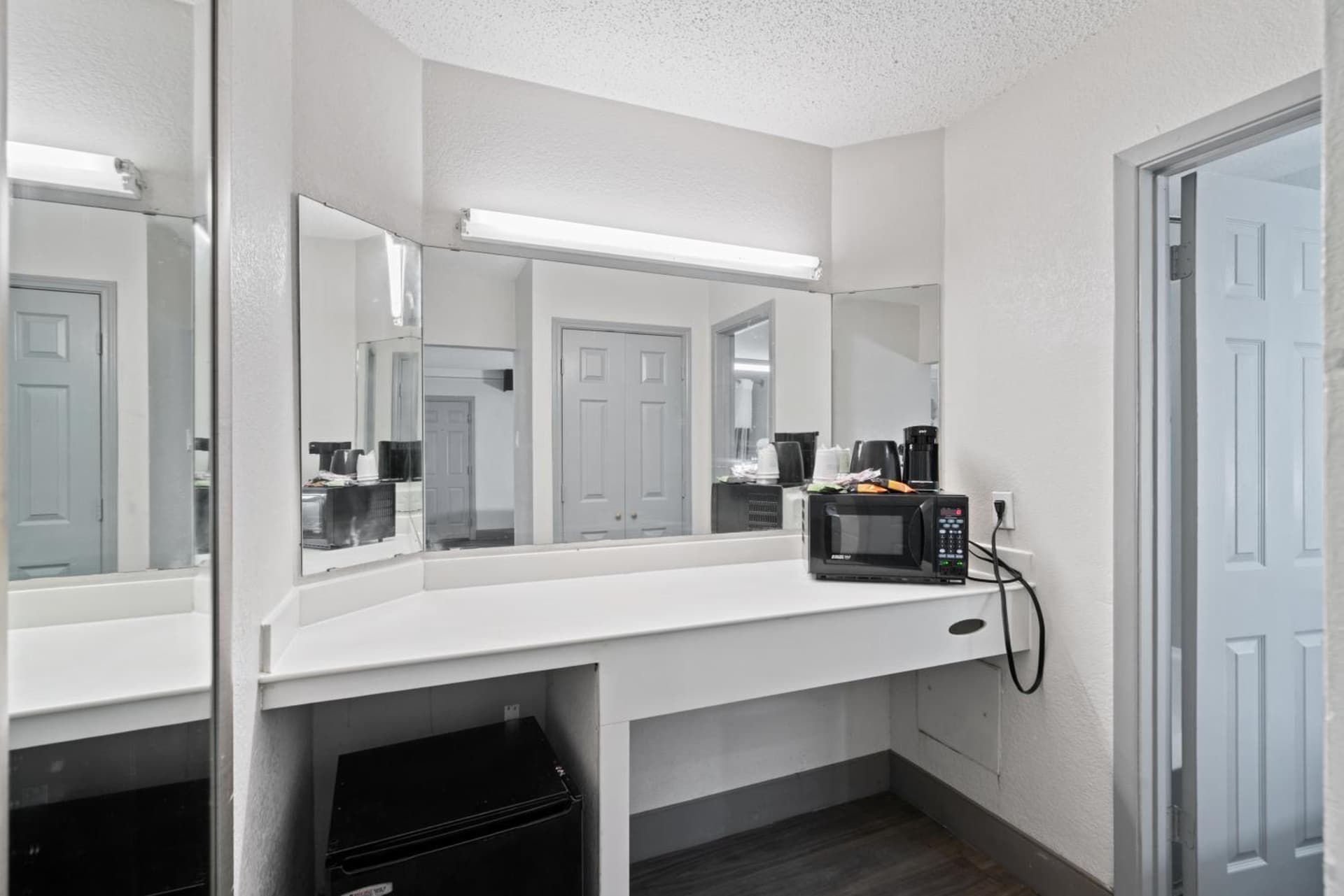 La Quinta Inn by Wyndham Corpus Christi North gallery photo in Corpus Christi, TX — image 109