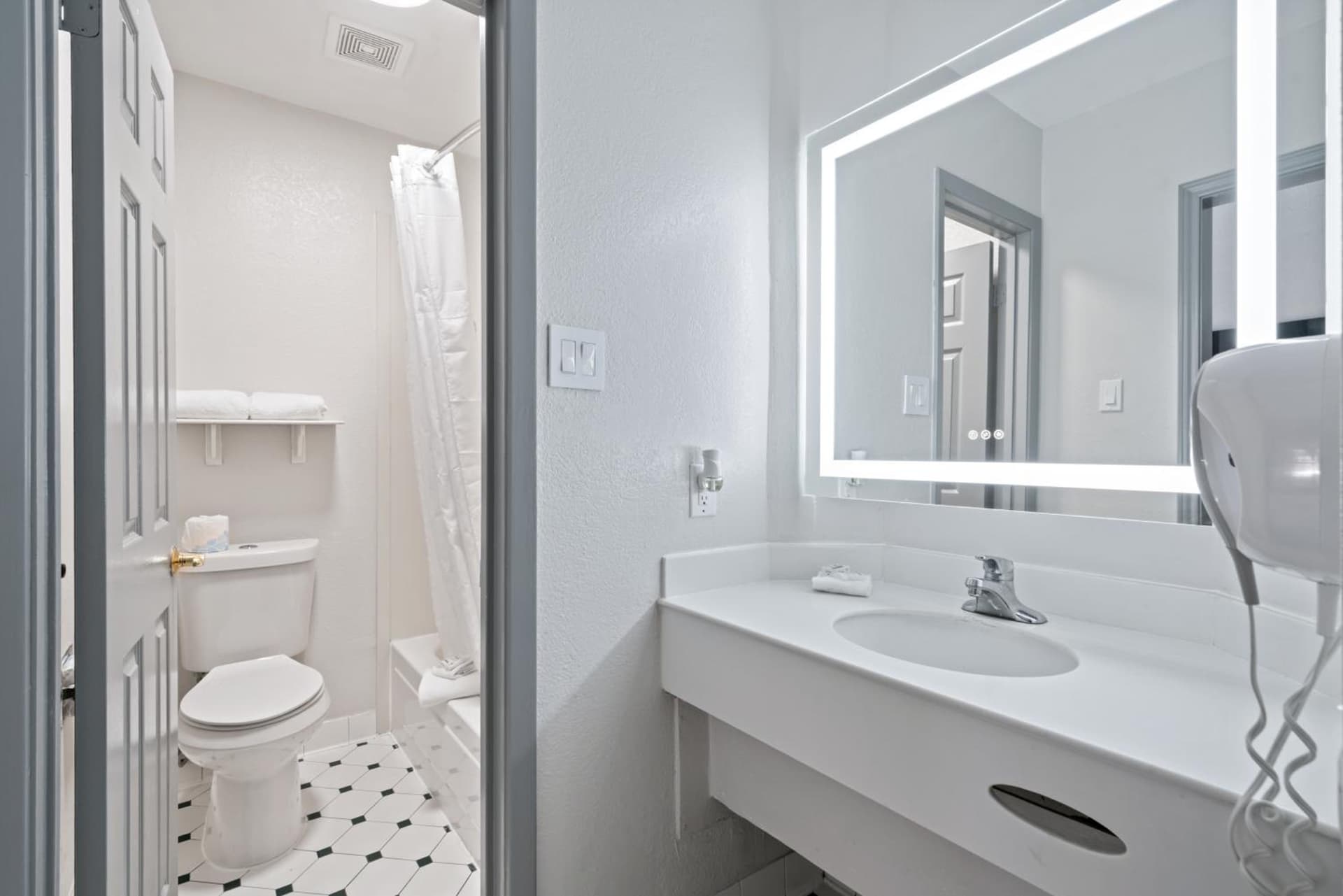 La Quinta Inn by Wyndham Corpus Christi North gallery photo in Corpus Christi, TX — image 41