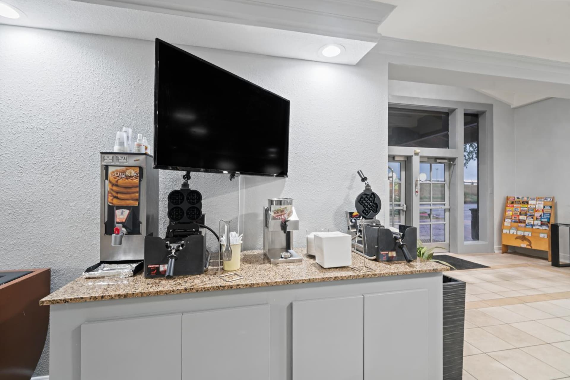La Quinta Inn by Wyndham Corpus Christi North gallery photo in Corpus Christi, TX — image 100
