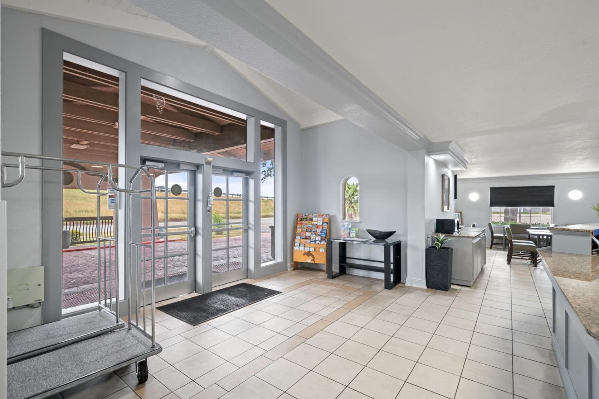 La Quinta Inn by Wyndham Corpus Christi North gallery photo in Corpus Christi, TX — image 88