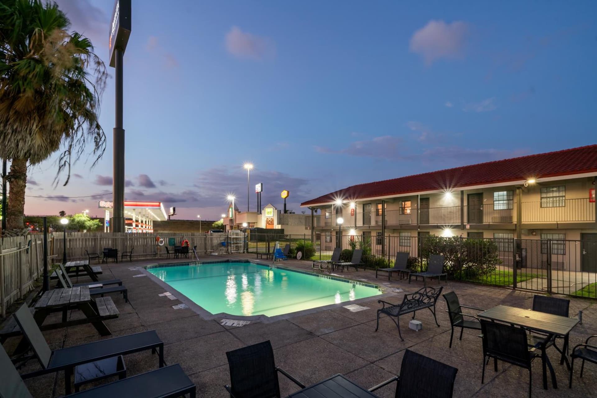 La Quinta Inn by Wyndham Corpus Christi North gallery photo in Corpus Christi, TX — image 97