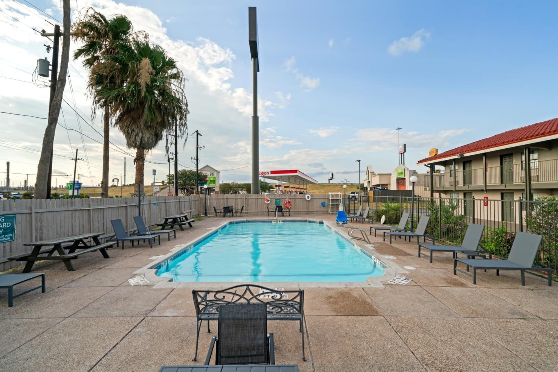La Quinta Inn by Wyndham Corpus Christi North gallery photo in Corpus Christi, TX — image 75