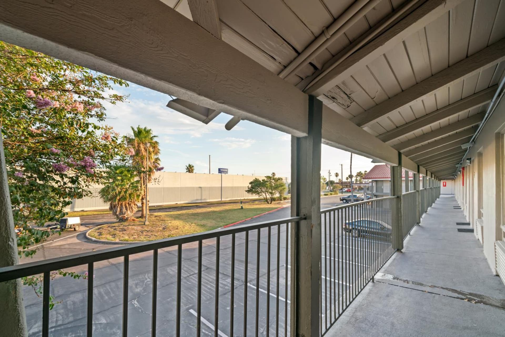 La Quinta Inn by Wyndham Corpus Christi North property views in Corpus Christi, TX — gallery photo 3