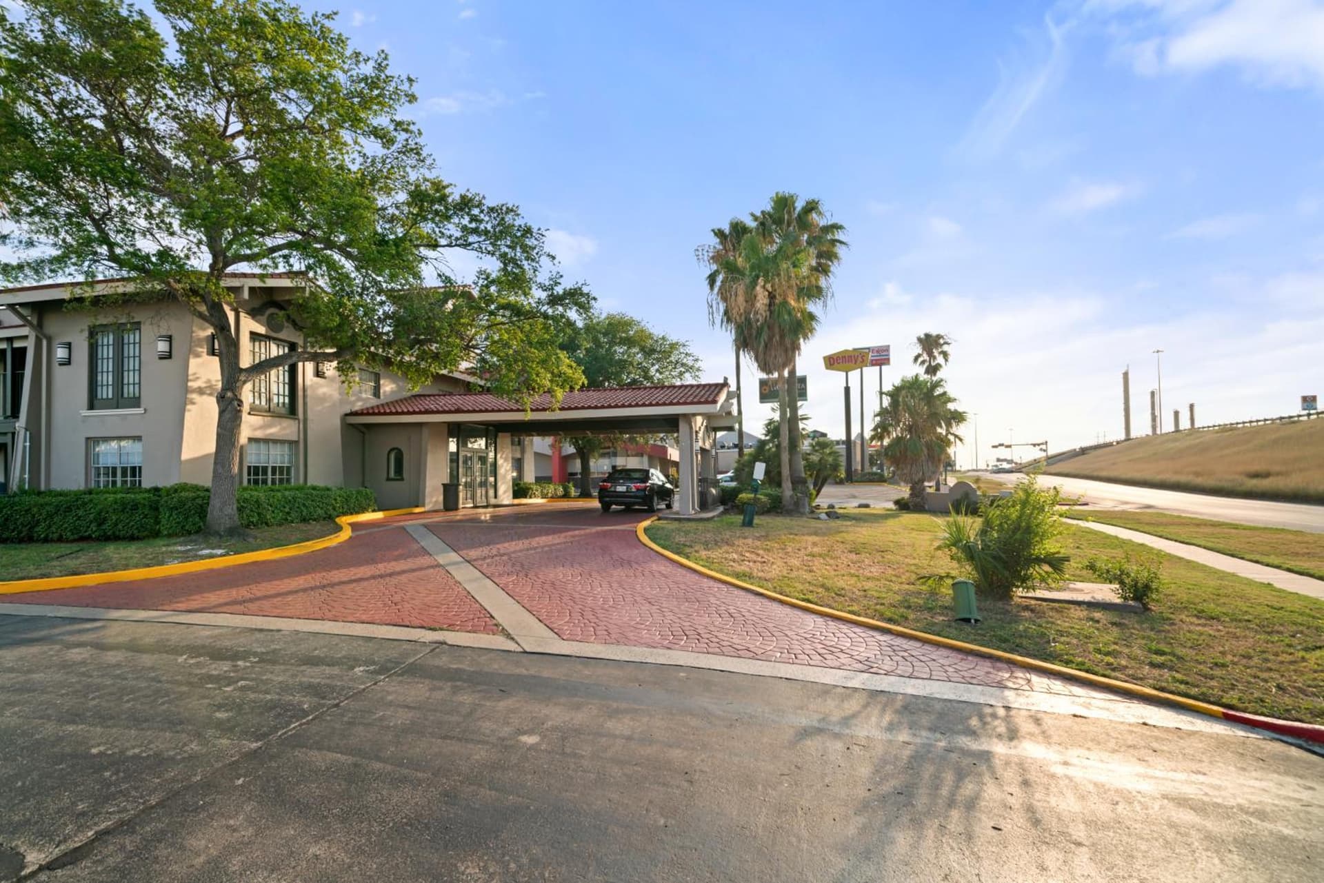 La Quinta Inn by Wyndham Corpus Christi North gallery photo in Corpus Christi, TX — image 95