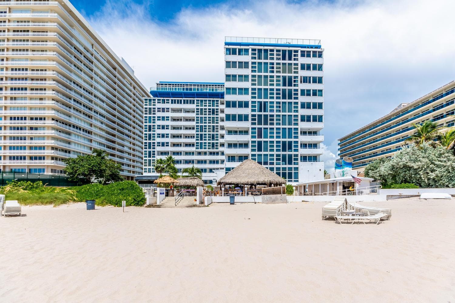 Ocean Manor Apartments featured exterior or lobby in Fort Lauderdale, FL — similar hotel