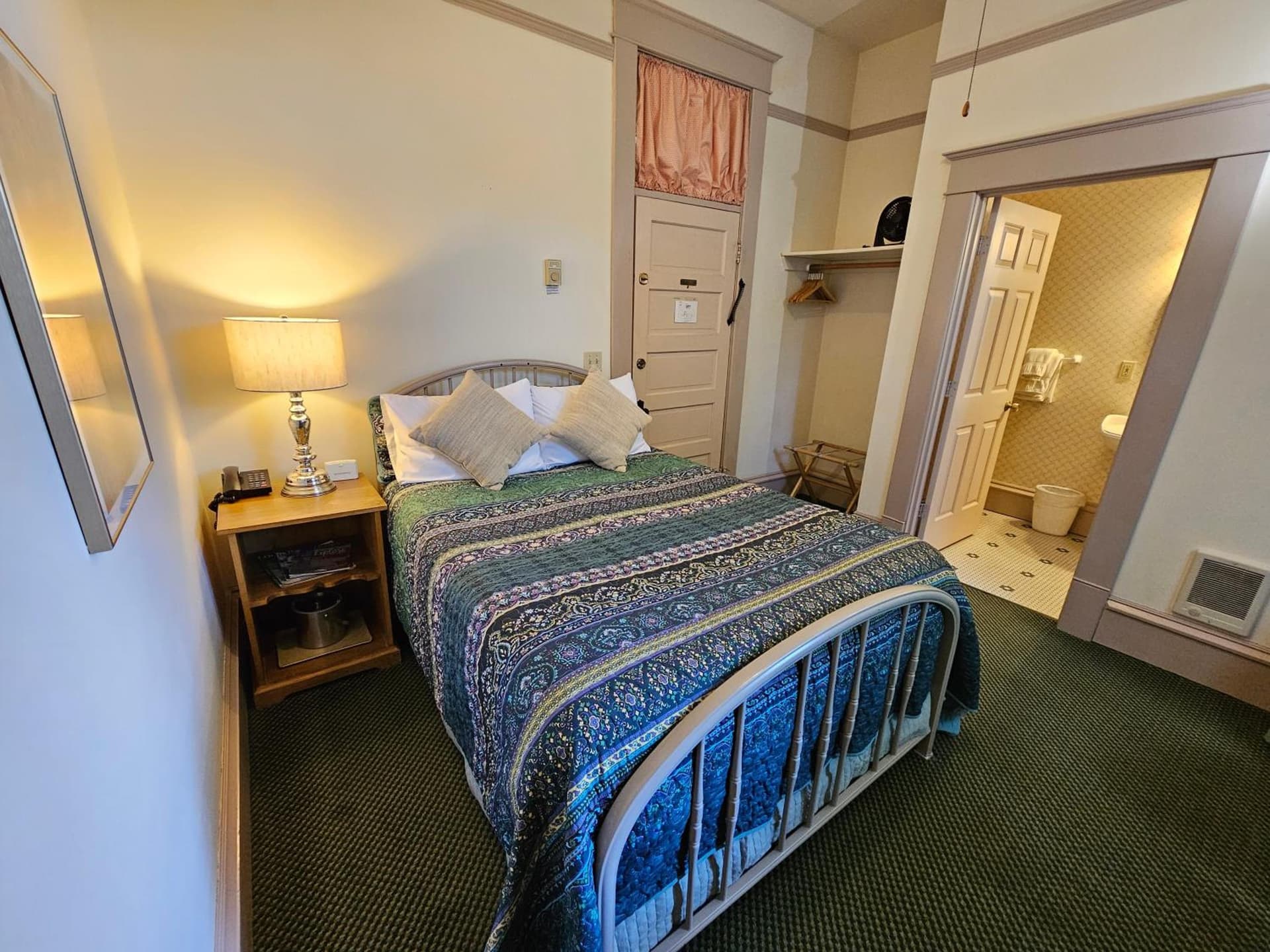 Hotel Planter gallery photo in La Conner, WA — image 75
