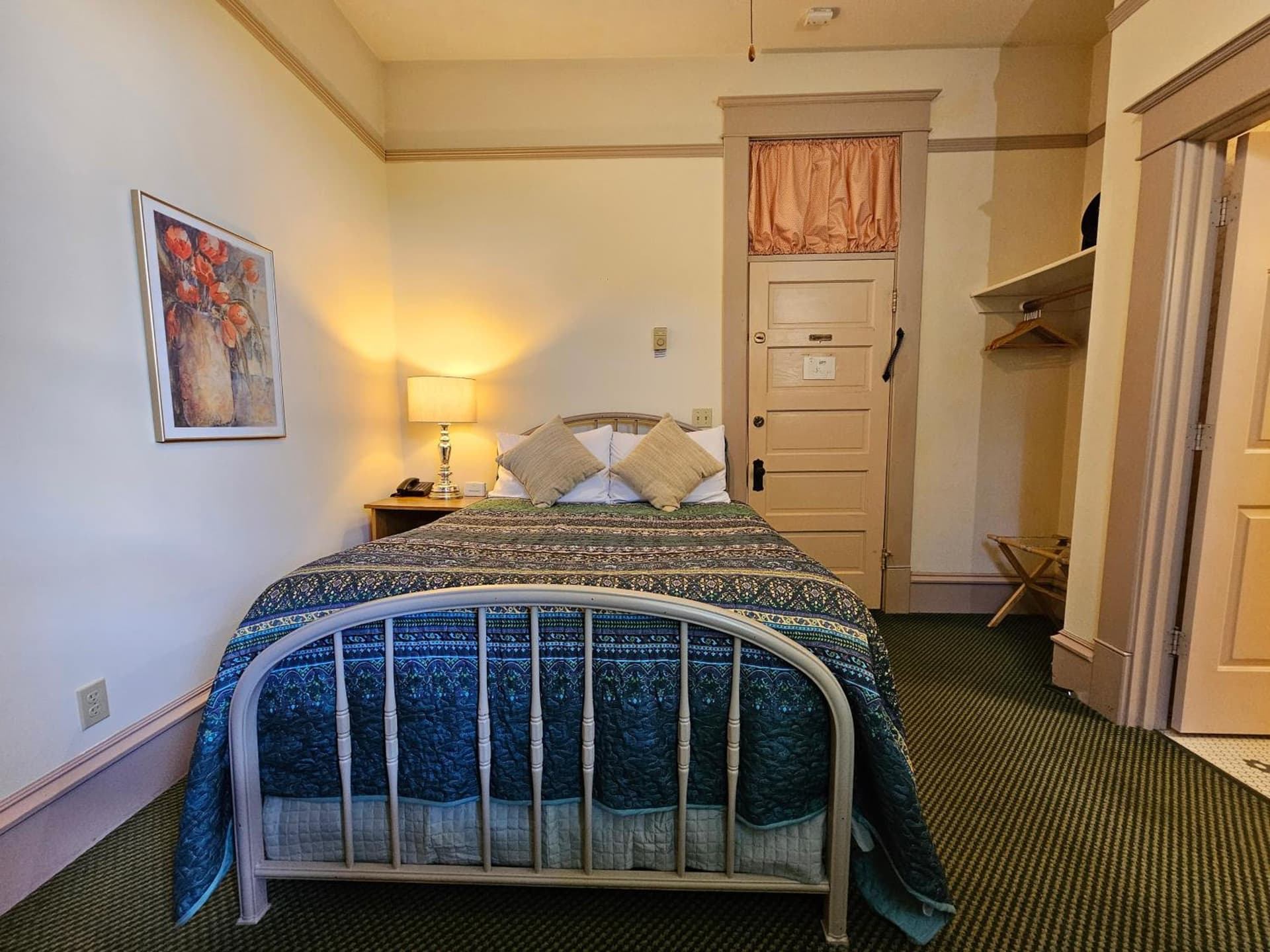 Hotel Planter gallery photo in La Conner, WA — image 33