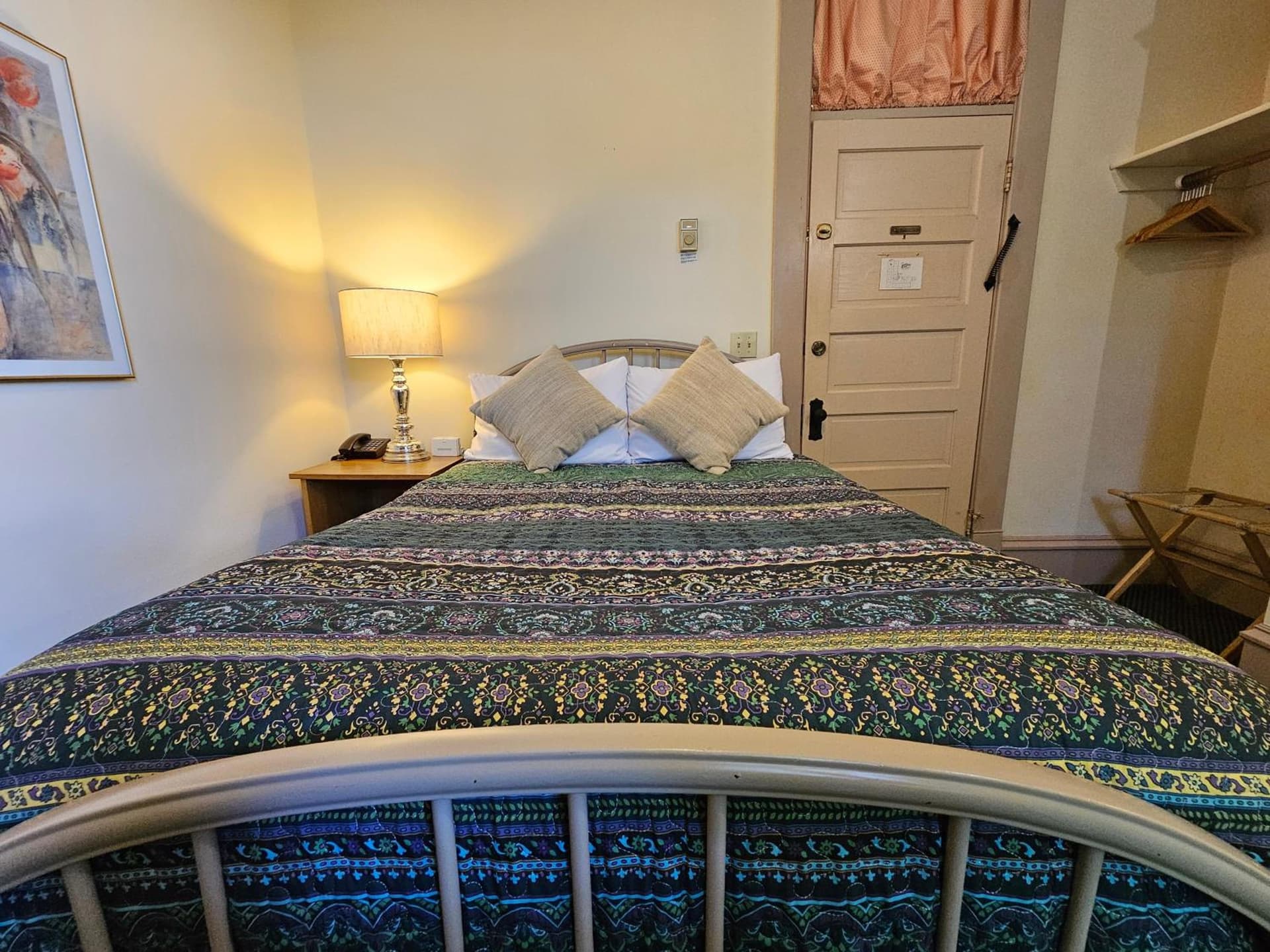 Hotel Planter gallery photo in La Conner, WA — image 100