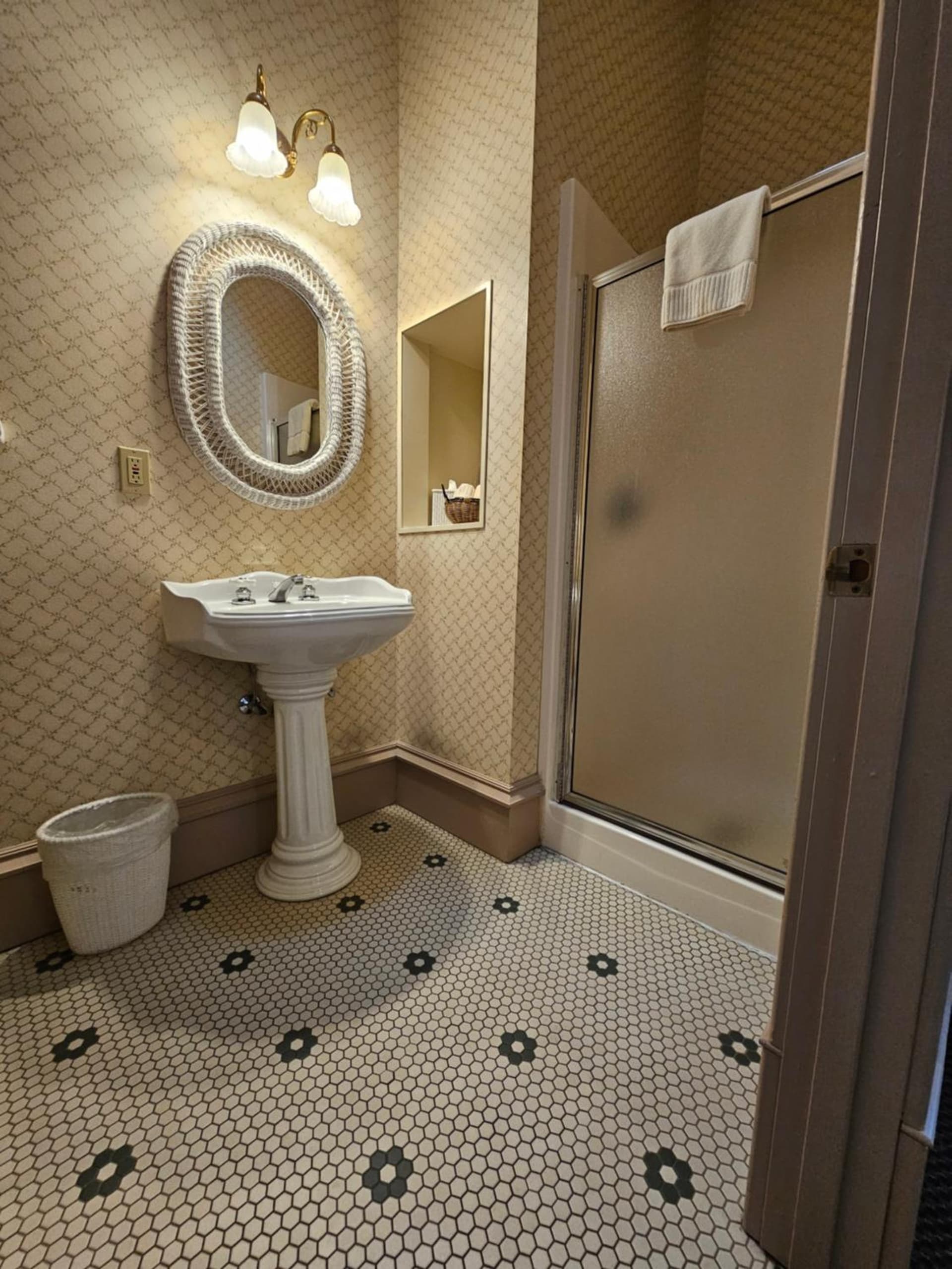 Hotel Planter gallery photo in La Conner, WA — image 111