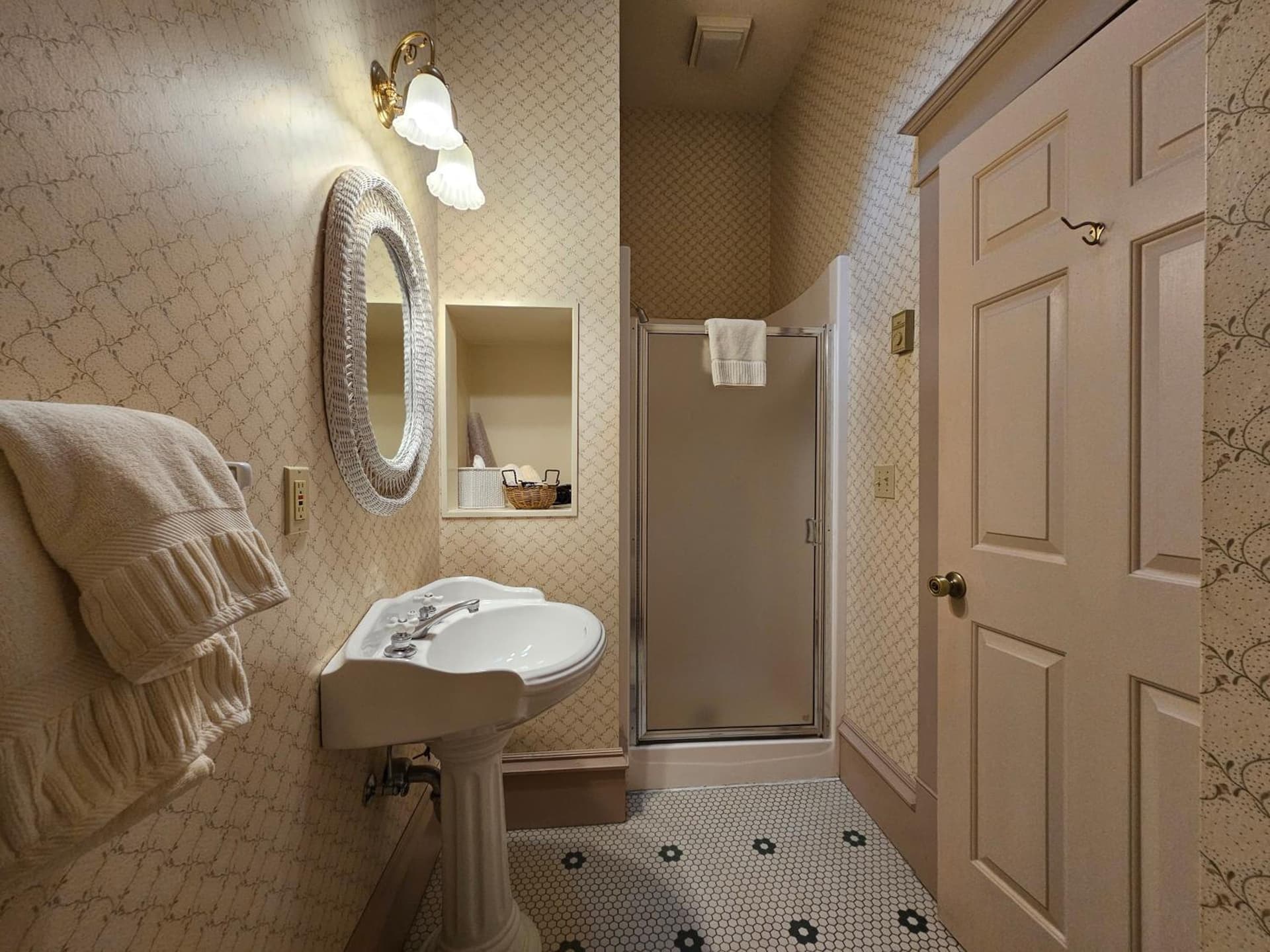 Hotel Planter gallery photo in La Conner, WA — image 91