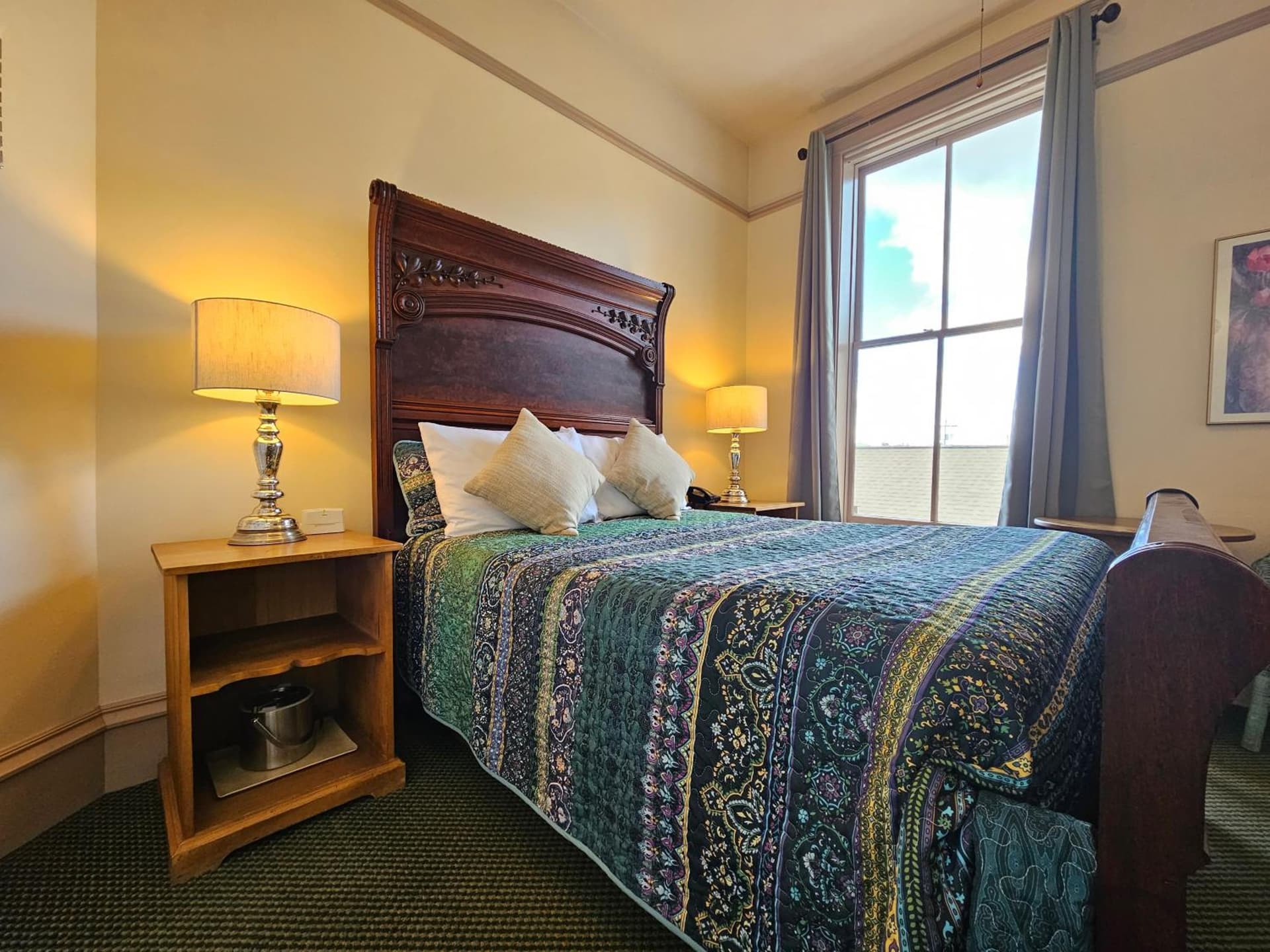 Hotel Planter gallery photo in La Conner, WA — image 110