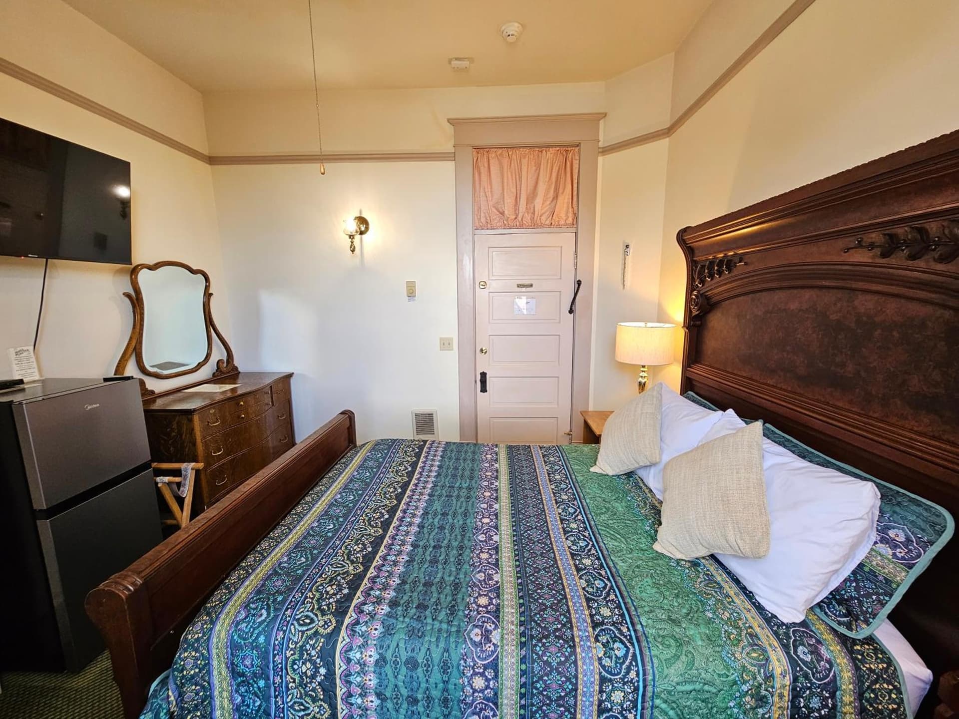 Hotel Planter gallery photo in La Conner, WA — image 59