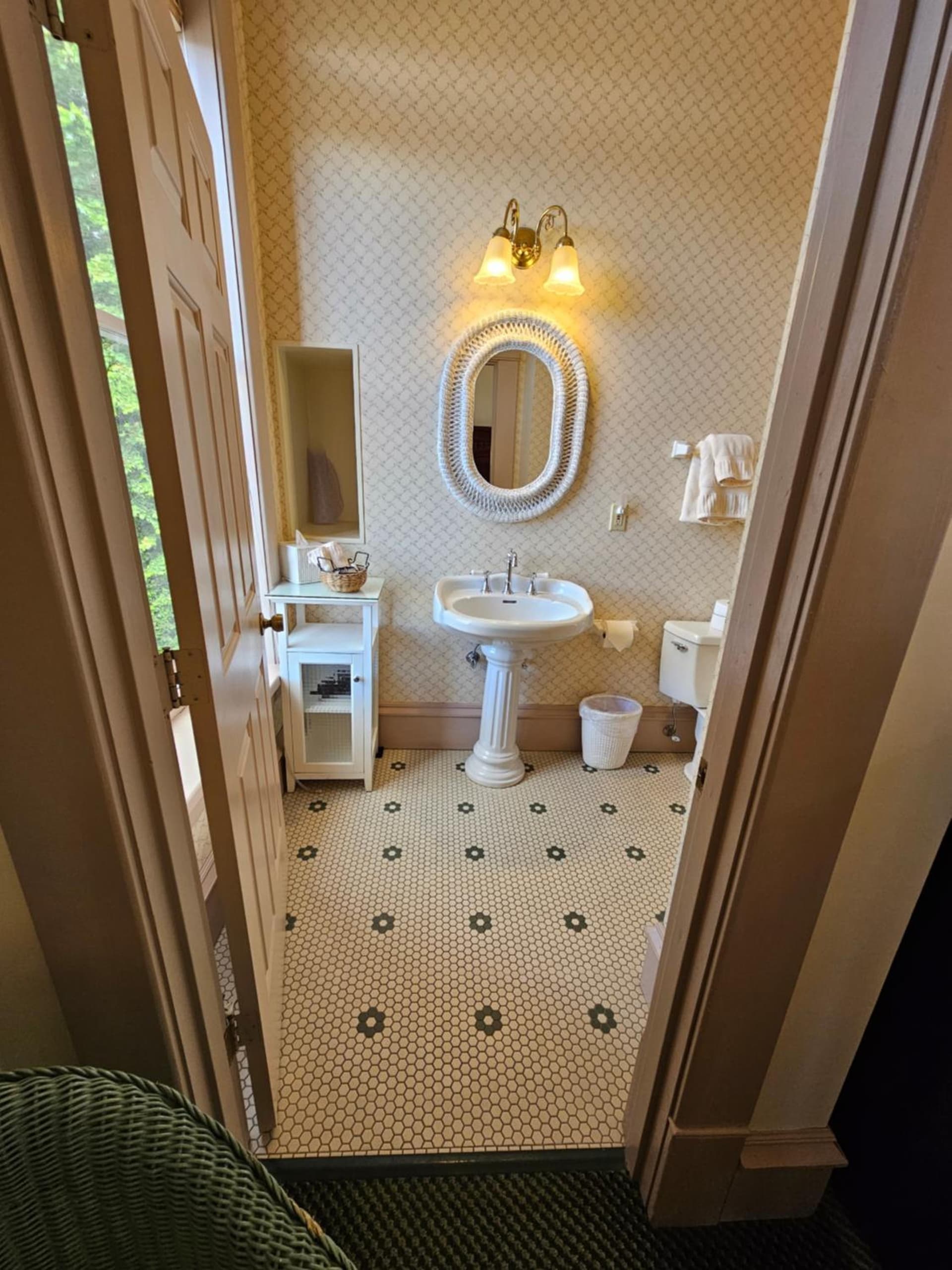 Hotel Planter gallery photo in La Conner, WA — image 90