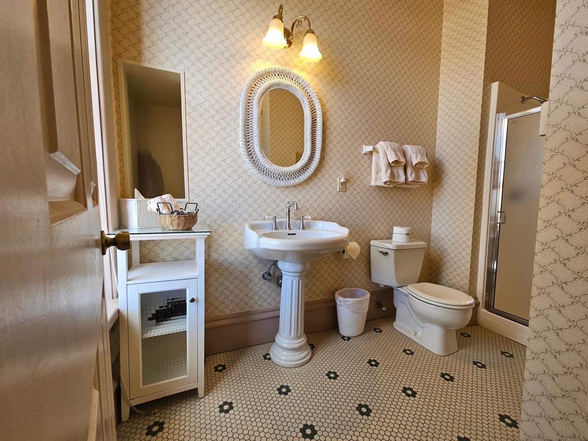 Hotel Planter gallery photo in La Conner, WA — image 69
