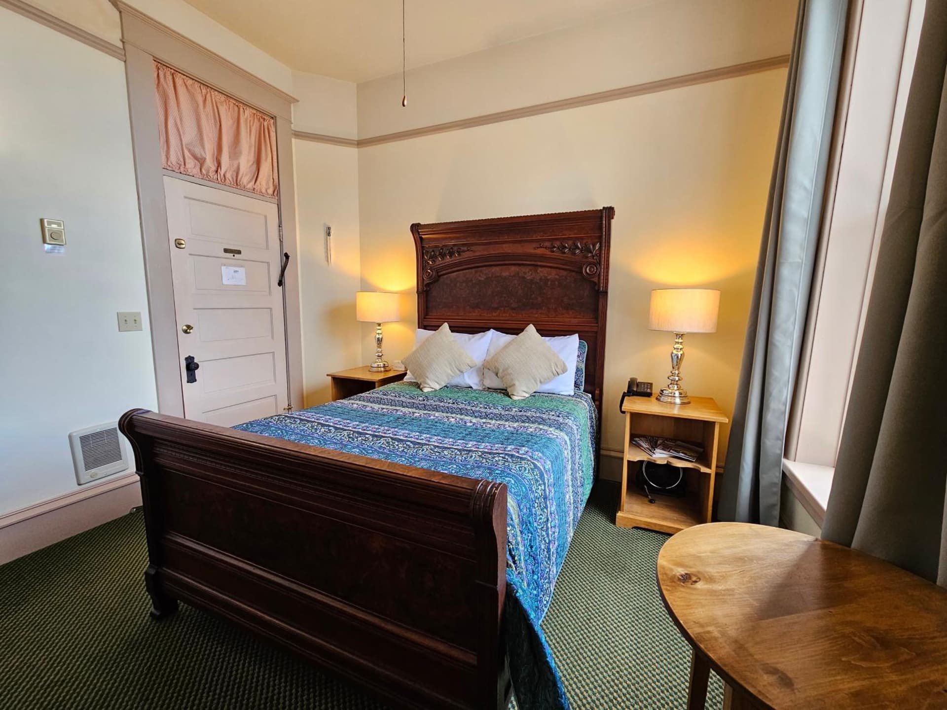 Hotel Planter gallery photo in La Conner, WA — image 93