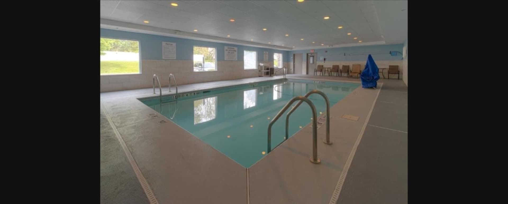 Holiday Inn Express Hartford-Newington by IHG interior in Newington — gallery photo 2