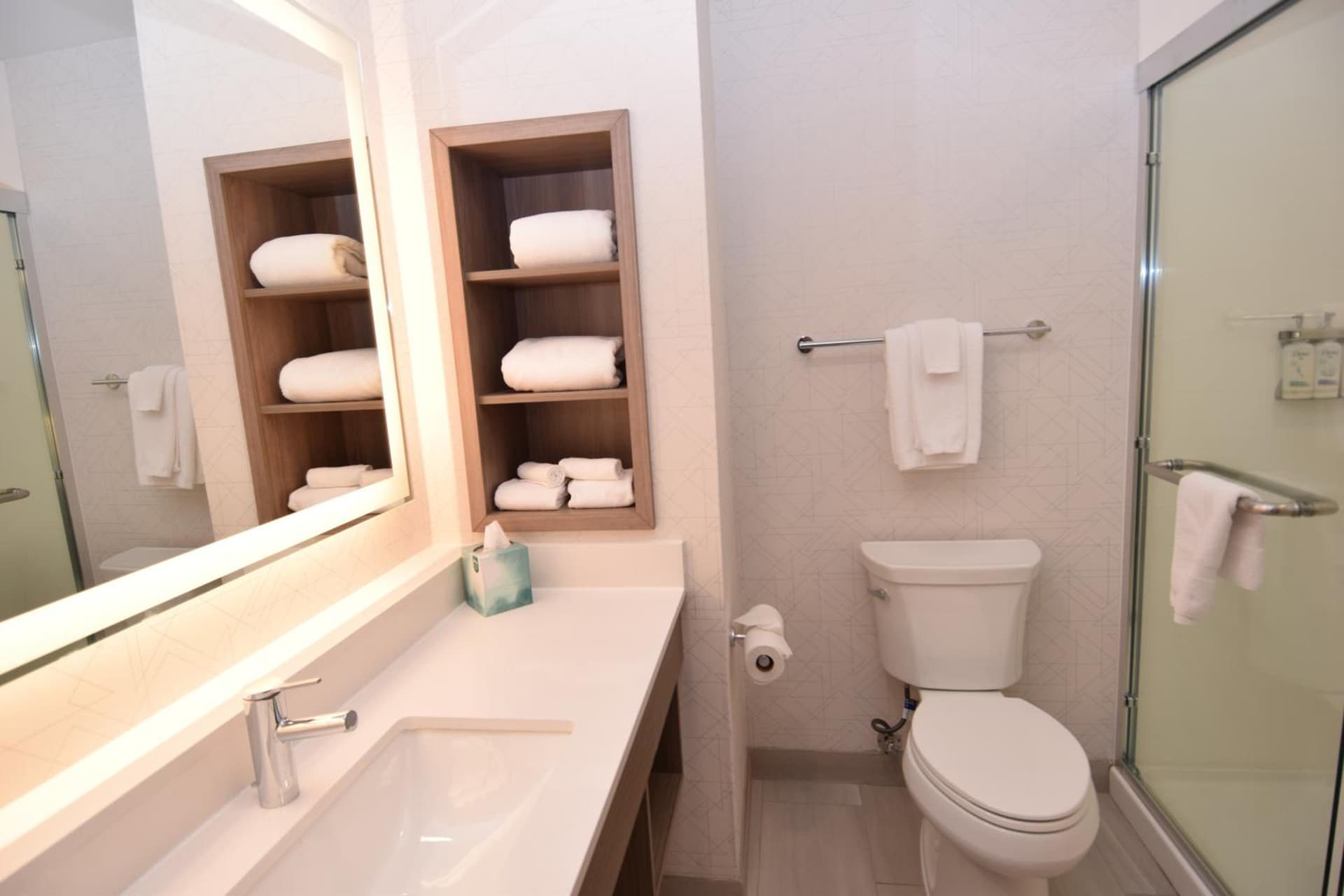 Holiday Inn Express Syracuse Airport by IHG interior in North Syracuse, NY — gallery photo 2