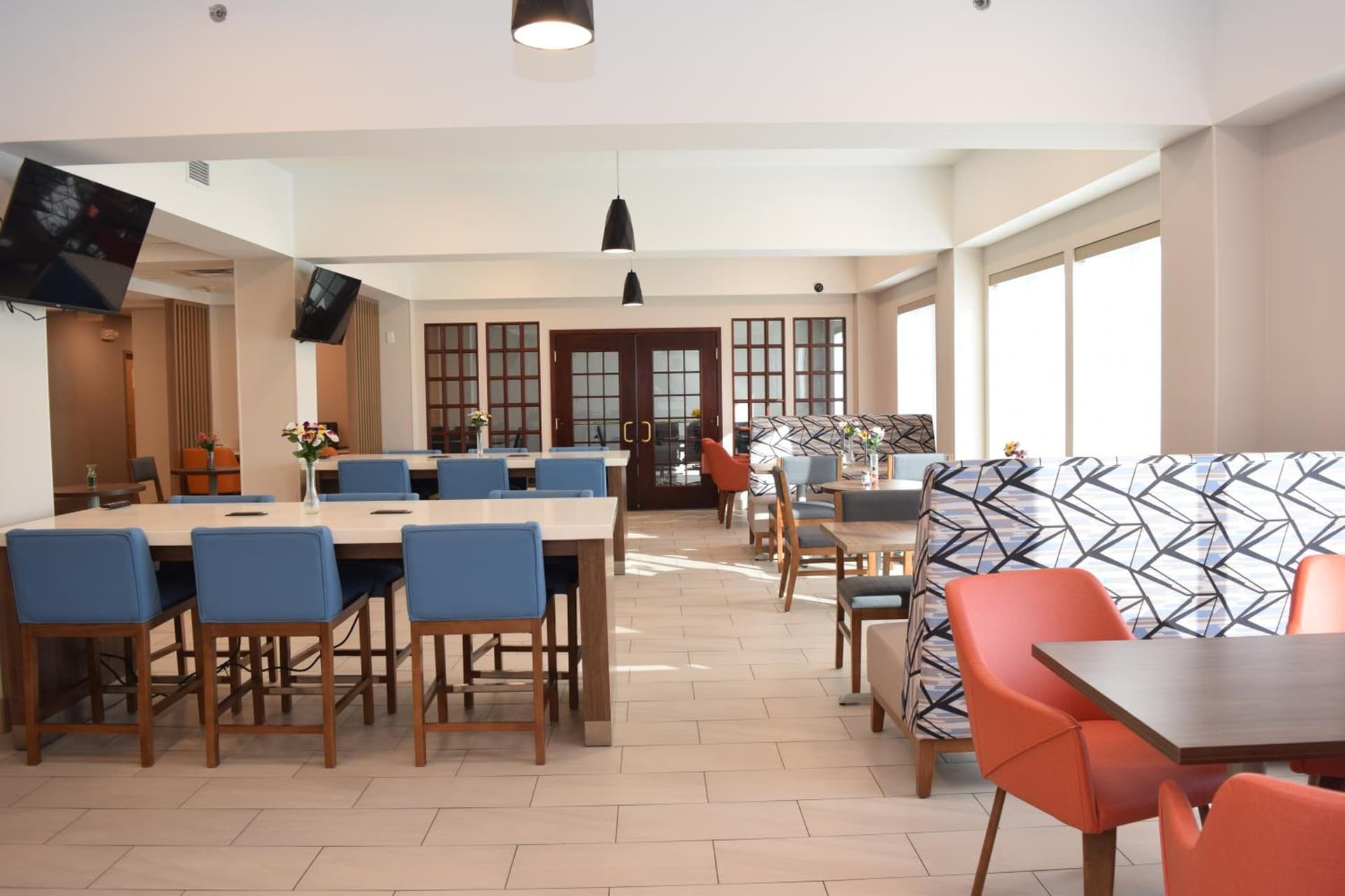 Holiday Inn Express Syracuse Airport by IHG property views in North Syracuse, NY — gallery photo 3