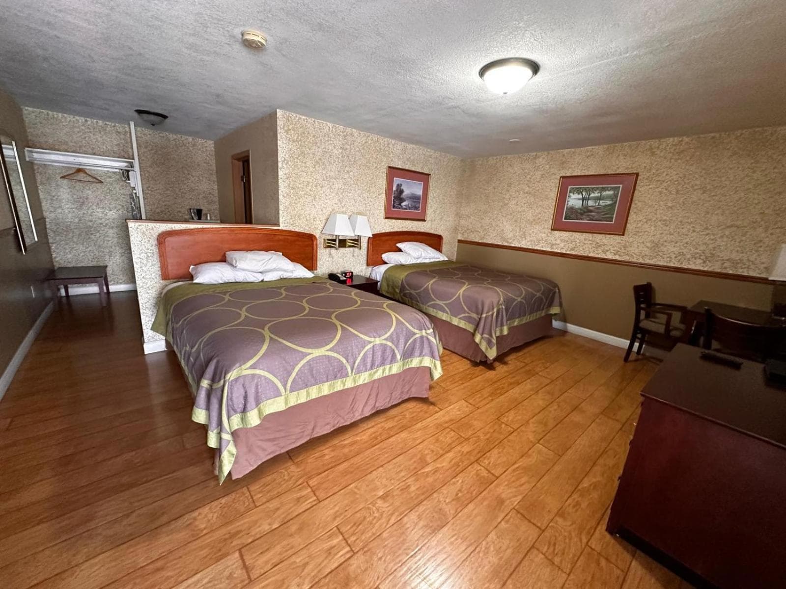 budget inn featured exterior or lobby in Jefferson City, MO — similar hotel