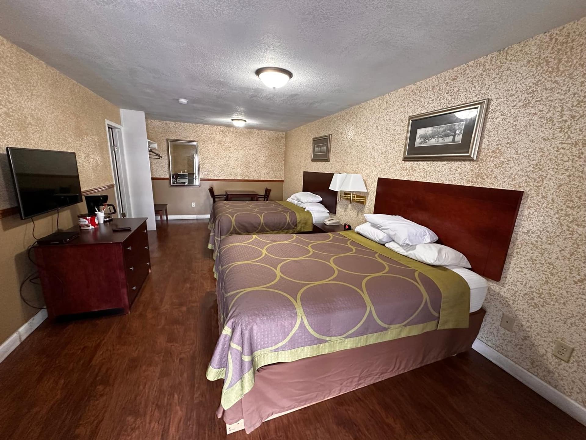 budget inn property views in Jefferson City, MO — gallery photo 3
