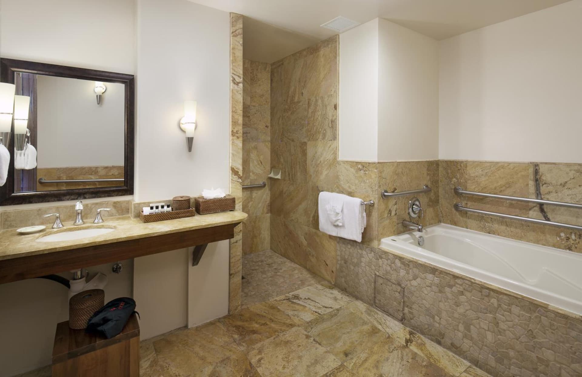 El Colibri Hotel & Spa gallery photo in Cambria, CA — image 5
