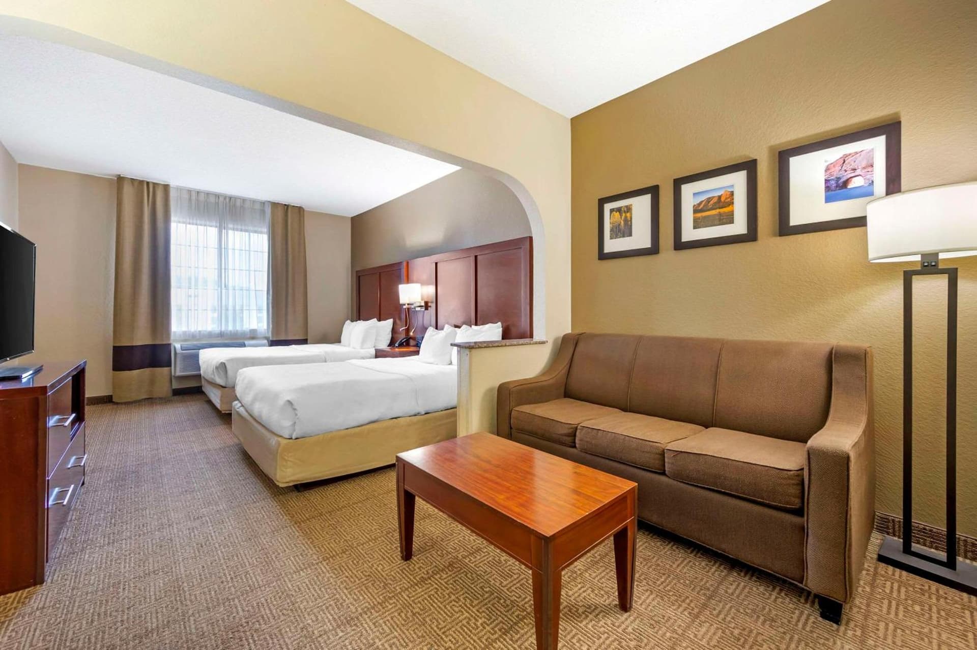 Comfort Suites Castle Rock - Denver South interior in Castle Rock, CO — gallery photo 2