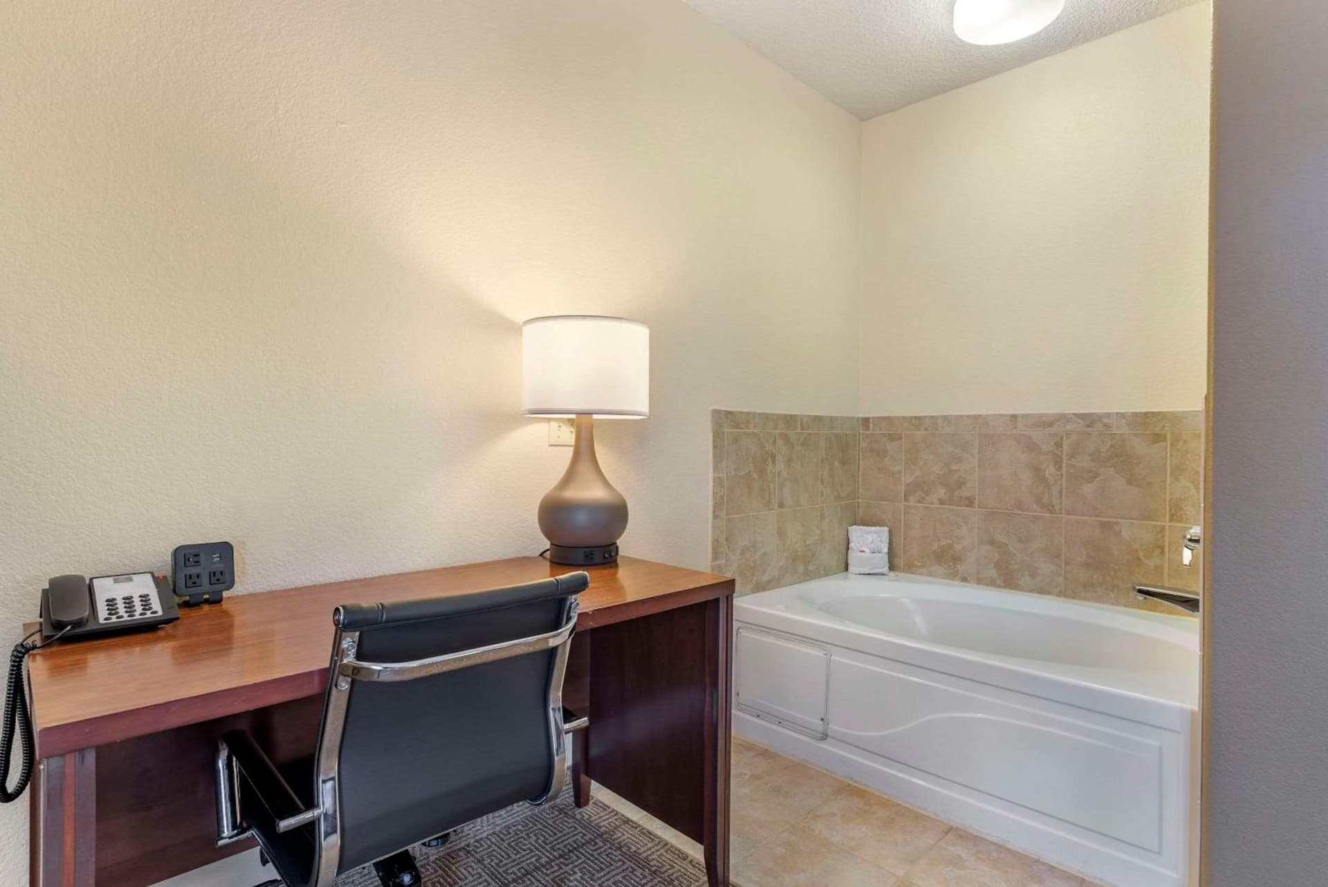 Comfort Suites Castle Rock - Denver South gallery photo in Castle Rock, CO — image 10