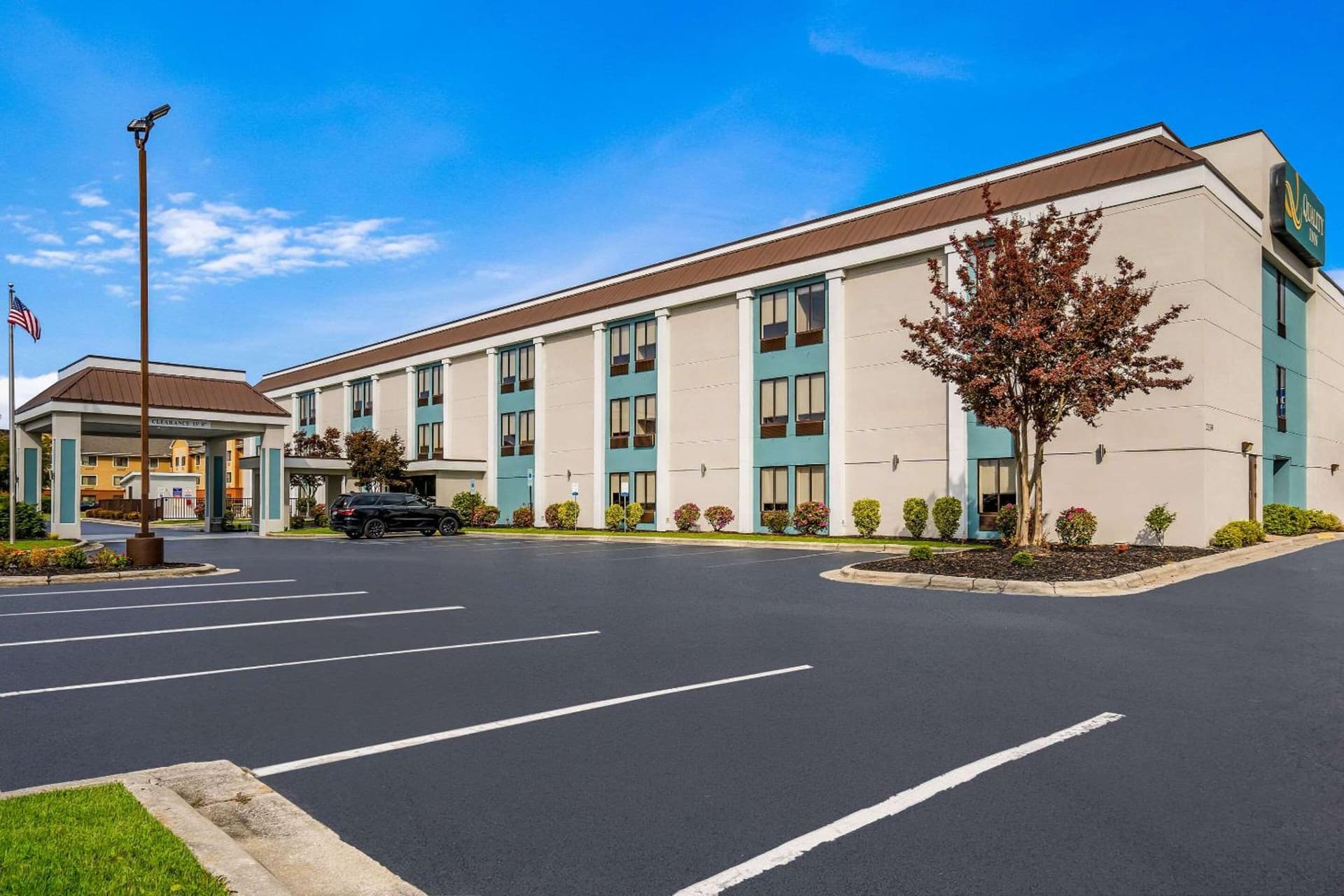 Quality Inn Jacksonville near Camp Lejeune interior in Jacksonville, NC — gallery photo 2