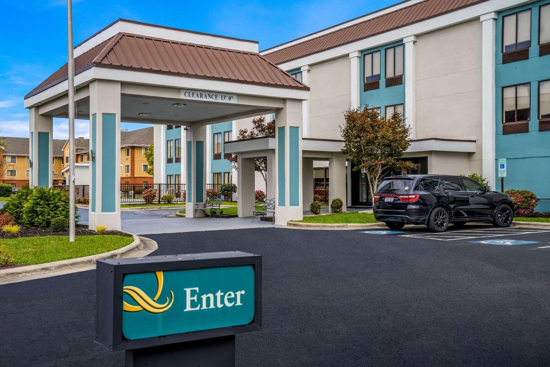 Quality Inn Jacksonville near Camp Lejeune property views in Jacksonville, NC — gallery photo 3