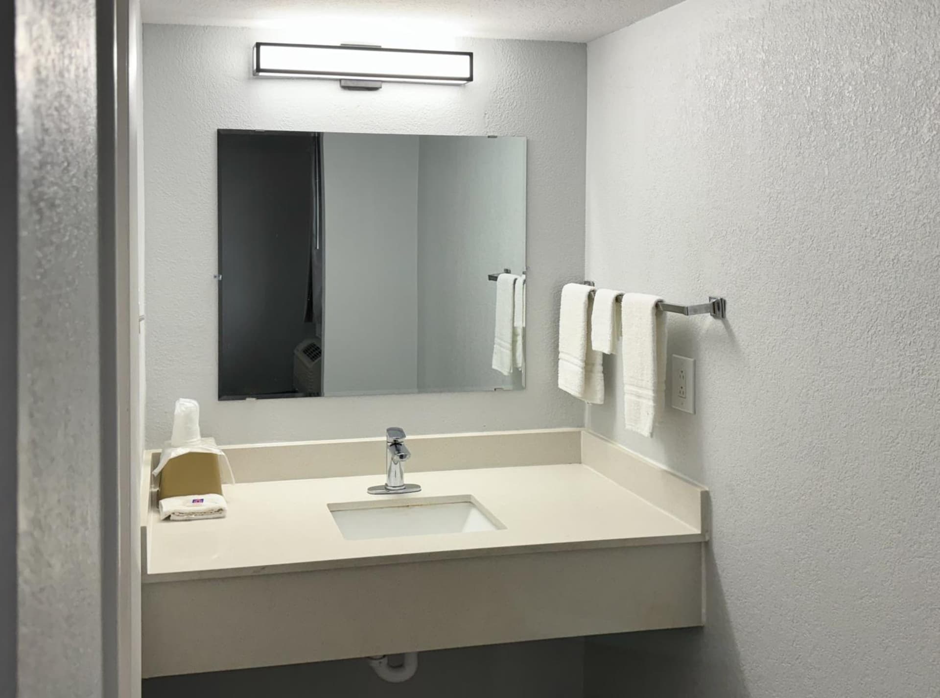 Motel 6 Huntsville AL University Dr. gallery photo in Huntsville, AL — image 6