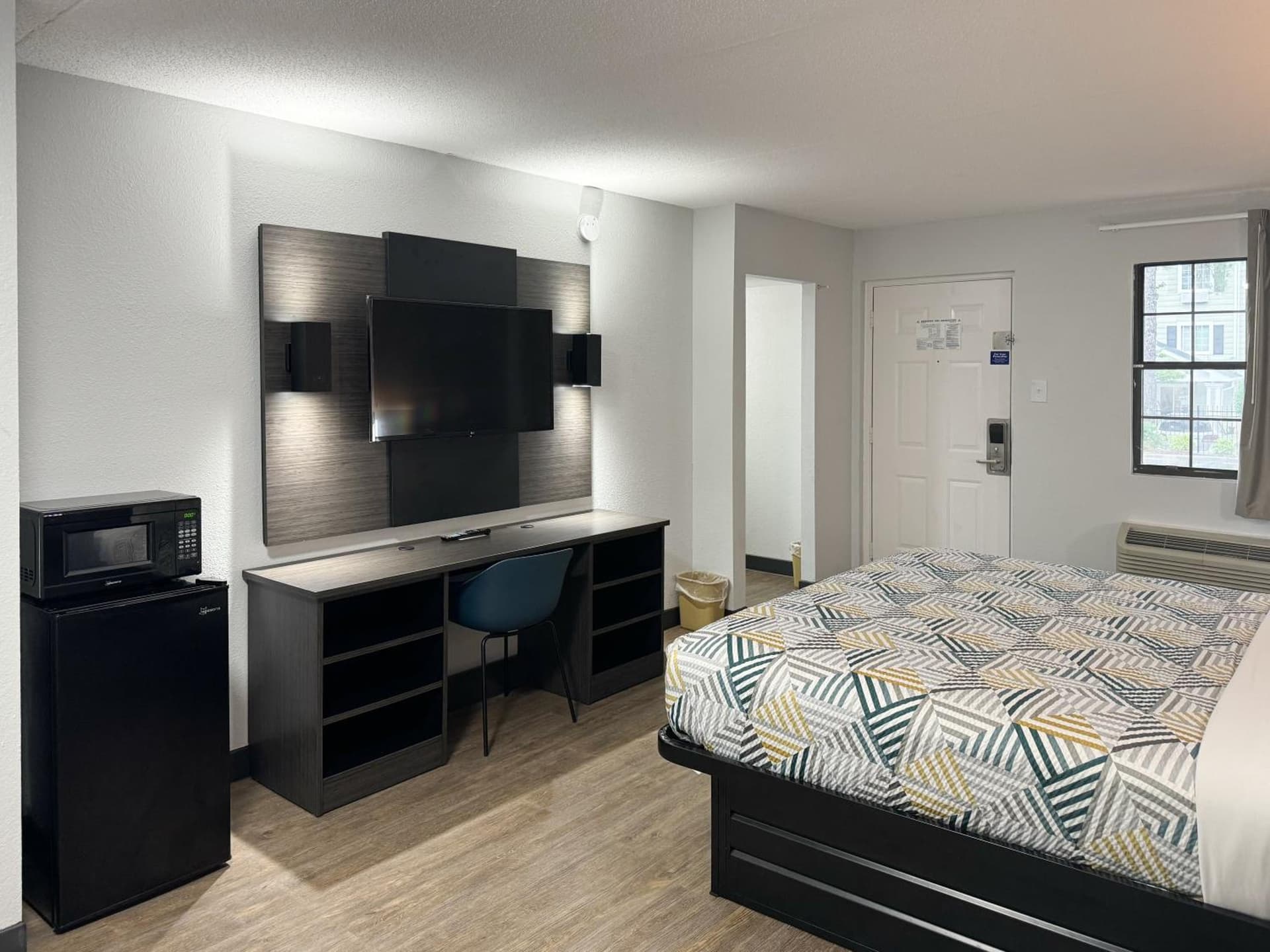 Motel 6 Huntsville AL University Dr. property views in Huntsville, AL — gallery photo 3