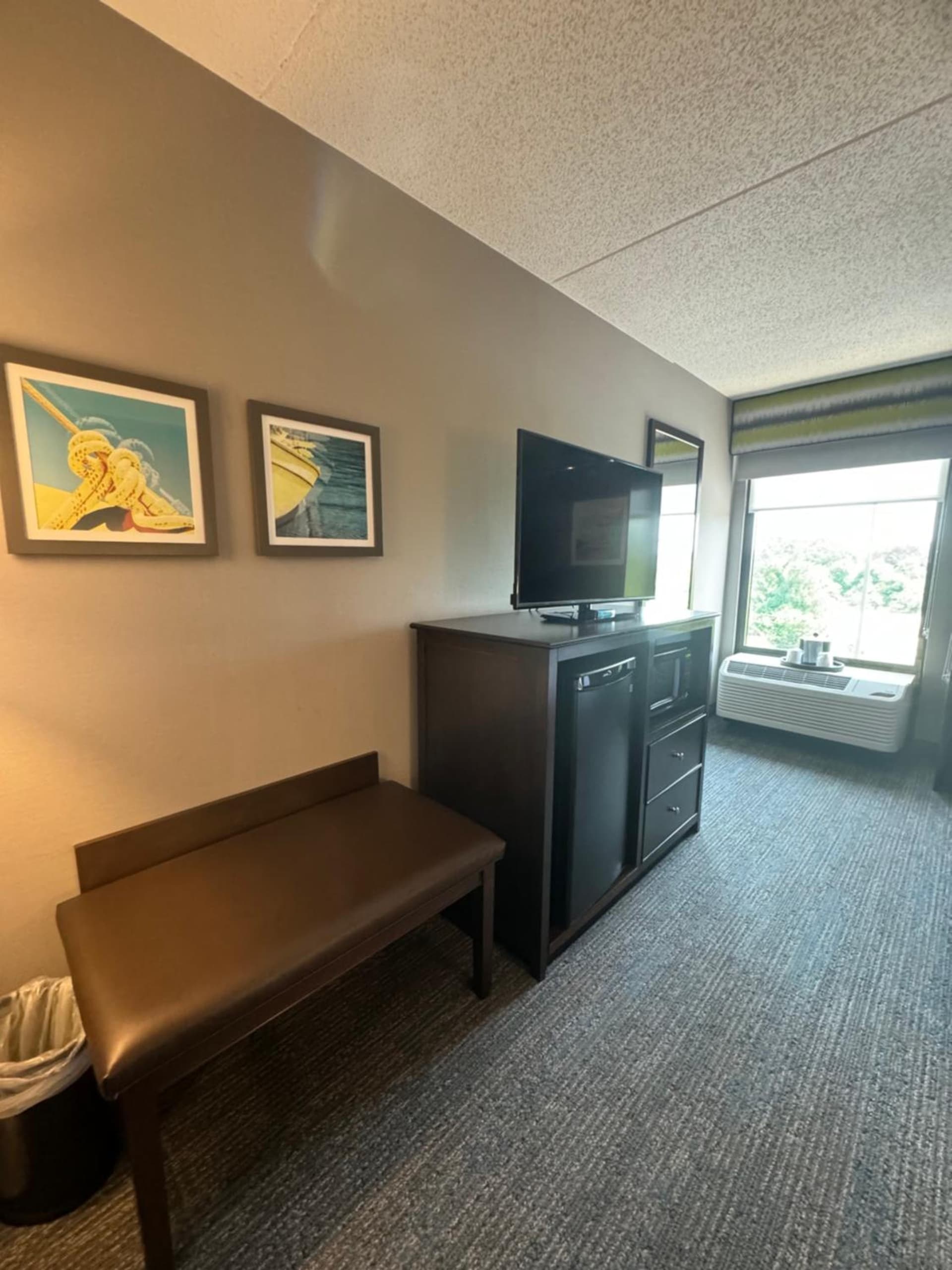 Hampton Inn New Bedford/Fairhaven interior in Fairhaven — gallery photo 2