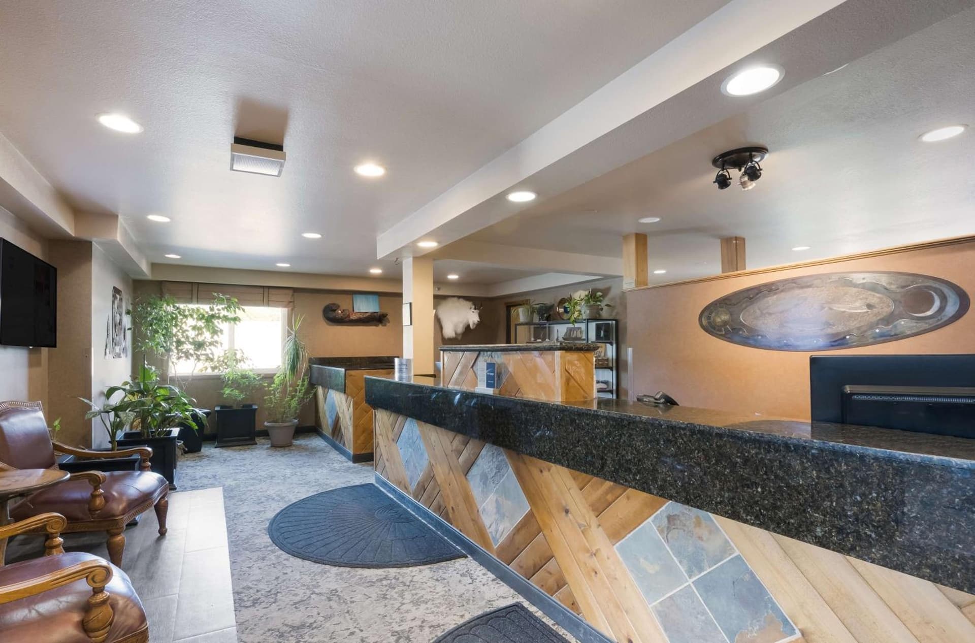 Best Western Bidarka Inn interior in Homer, AK — gallery photo 2