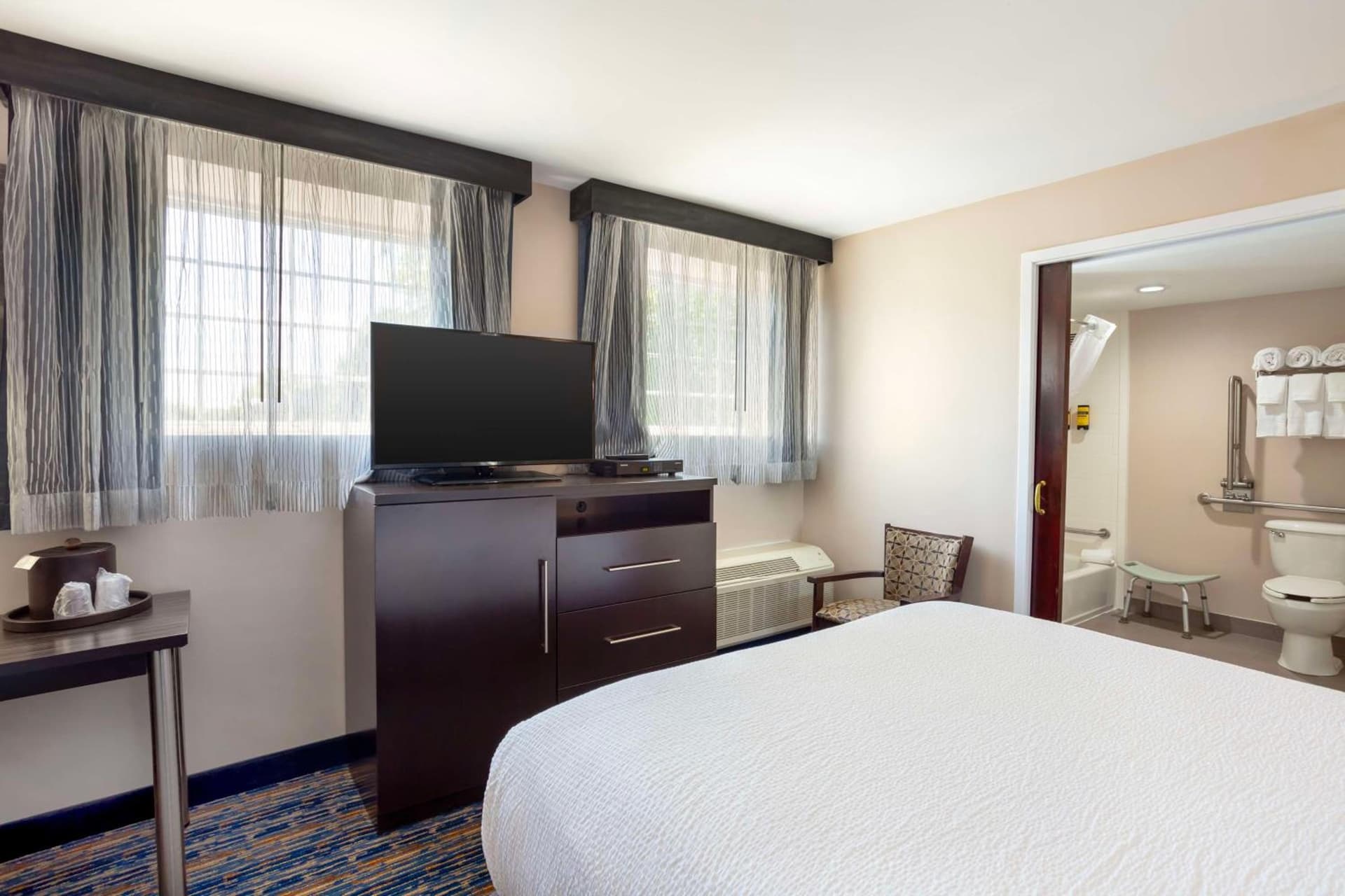 Best Western Plus Fairfield Hotel gallery photo in Fairfield, CT — image 24
