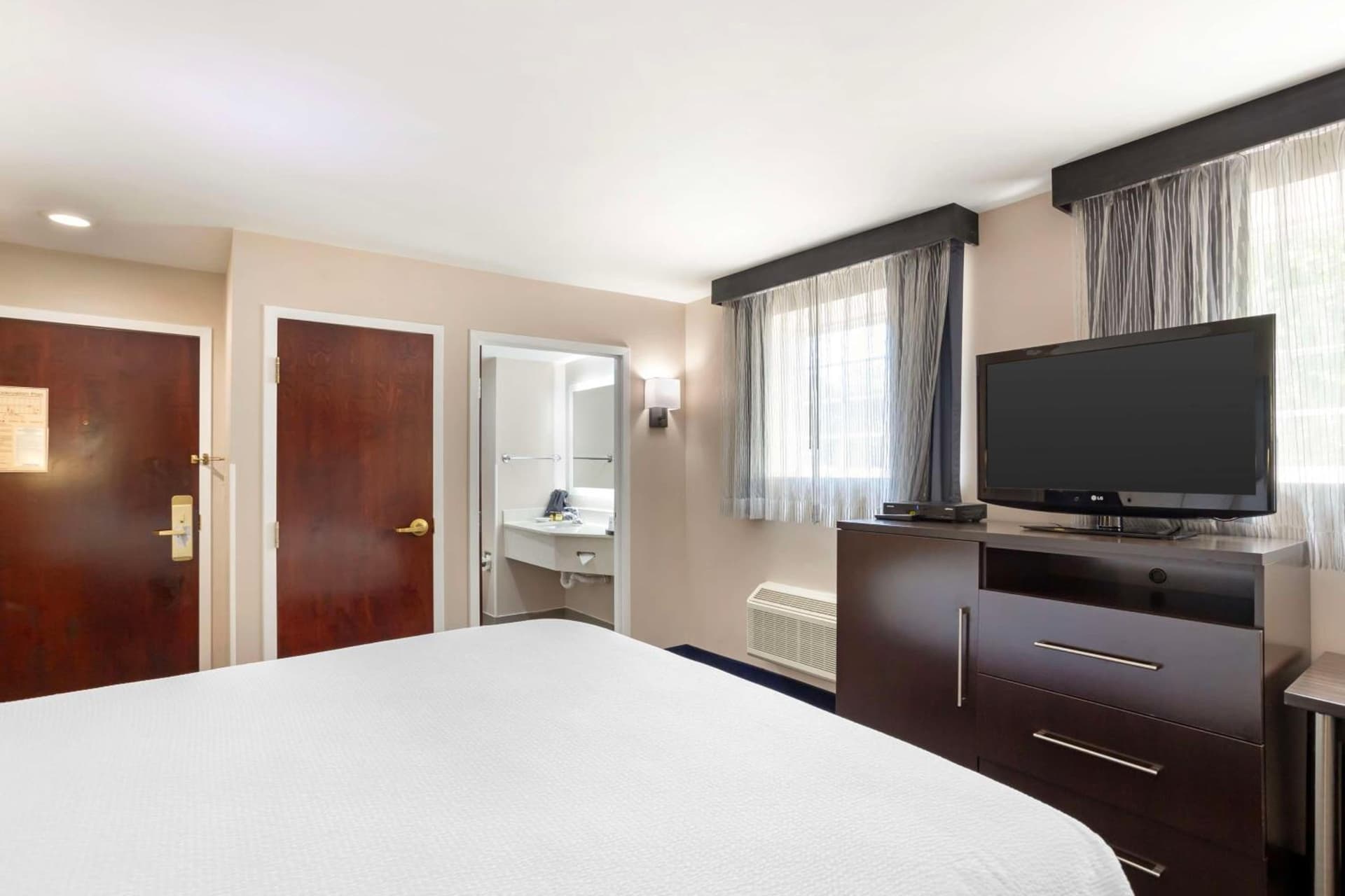 Best Western Plus Fairfield Hotel gallery photo in Fairfield, CT — image 41