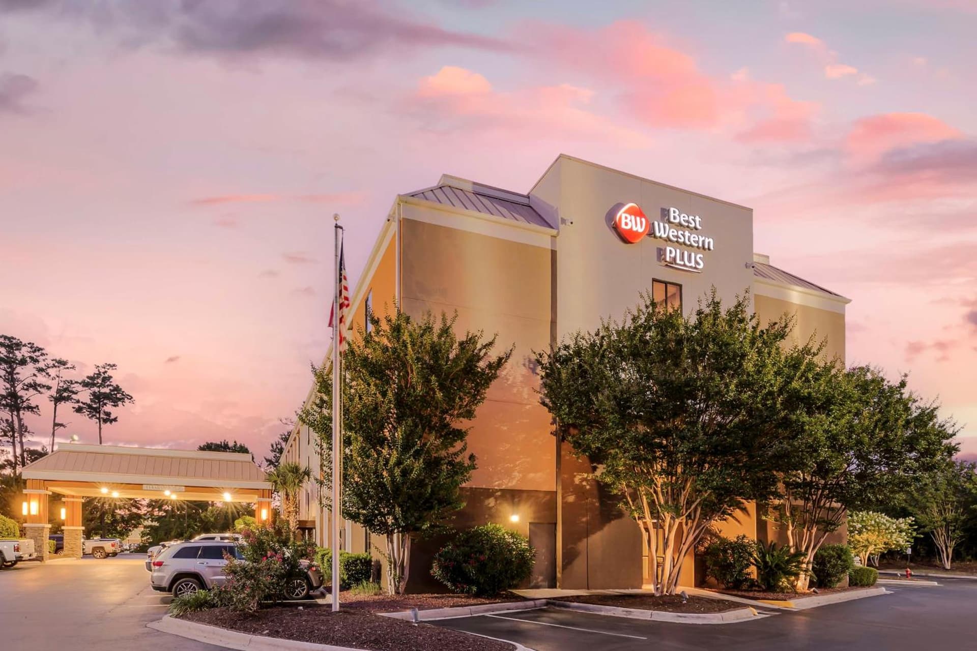 Best Western Plus Wilmington / Wrightsville Beach featured exterior or lobby in Wilmington, NC — similar hotel