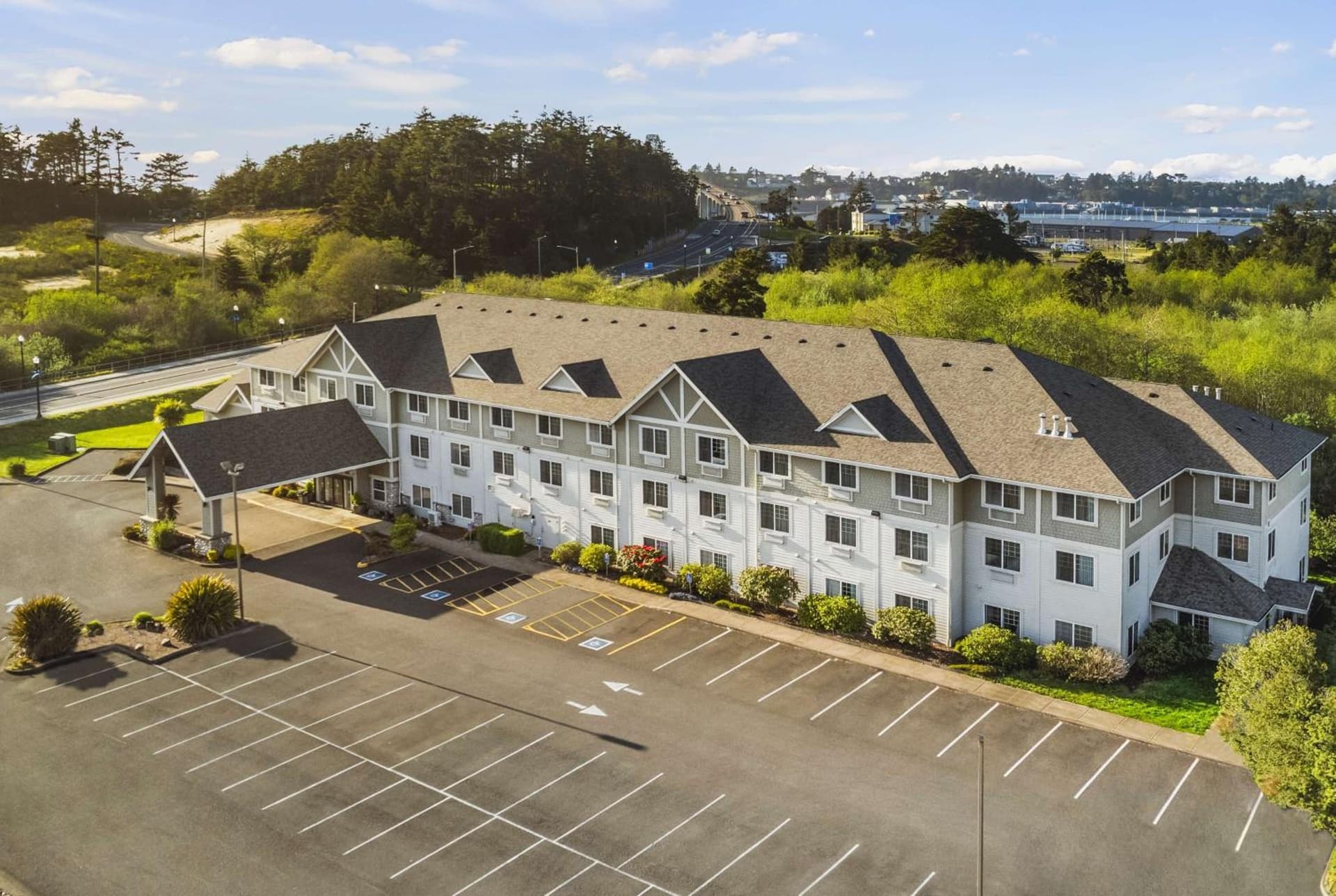 La Quinta by Wyndham Newport featured exterior or lobby in Newport, OR — similar hotel